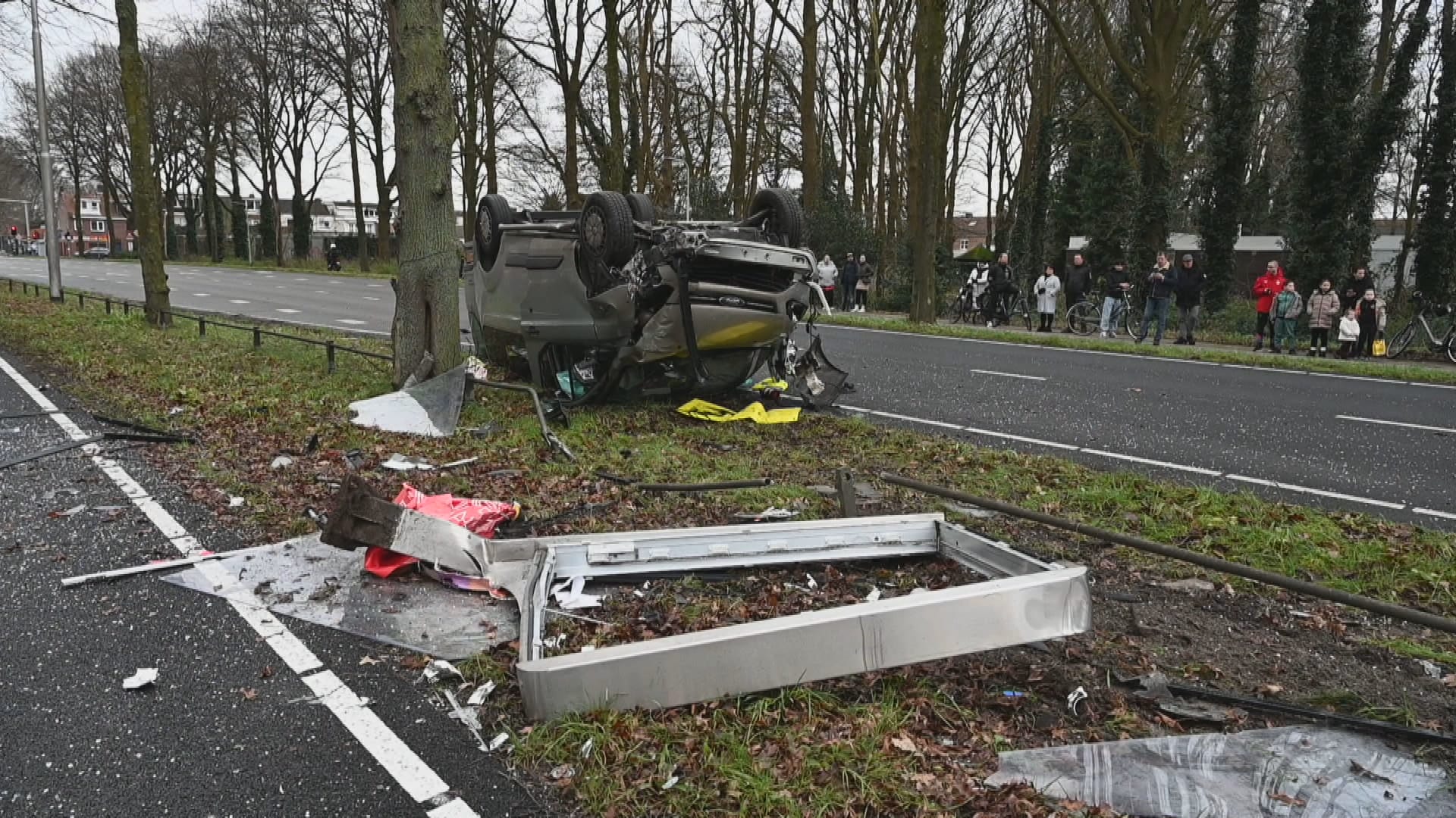 Ravage na ongeval in Tilburg: omstanders bevrijden gewonde bestuurder uit auto