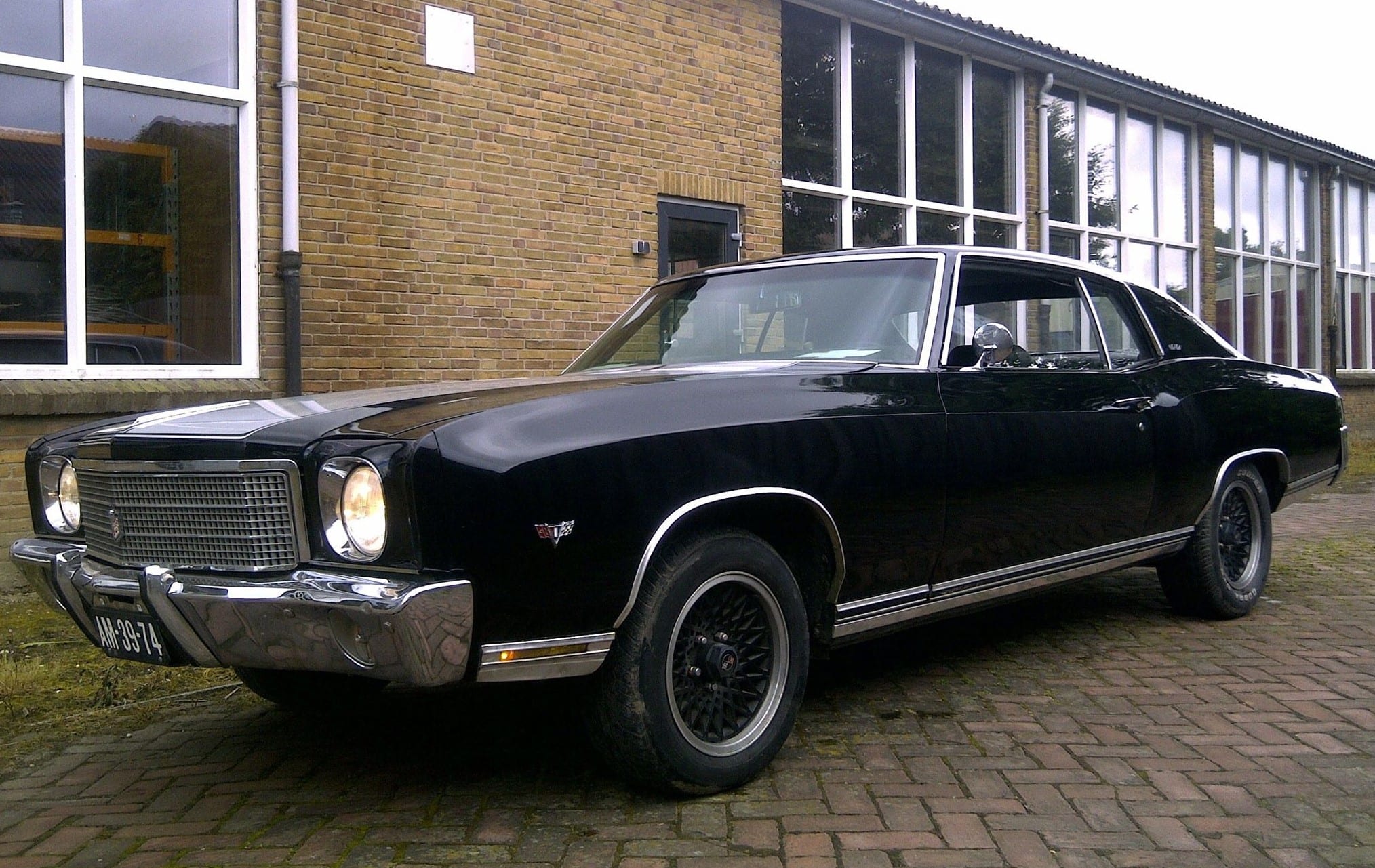 Pascal en Miranda proberen gestolen oldtimer terug te kopen met crowdfunding