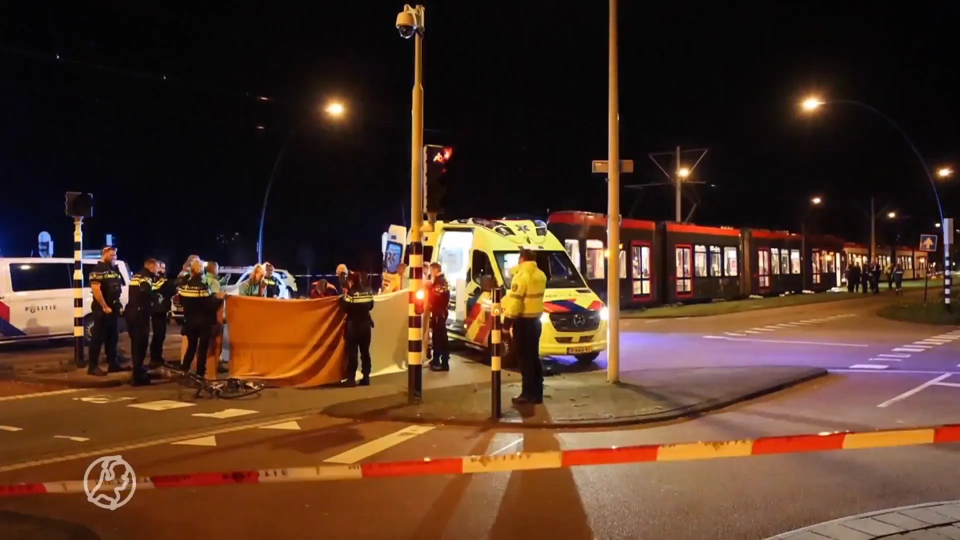 Fietser (19) overleden na aanrijding met tram in Den Haag