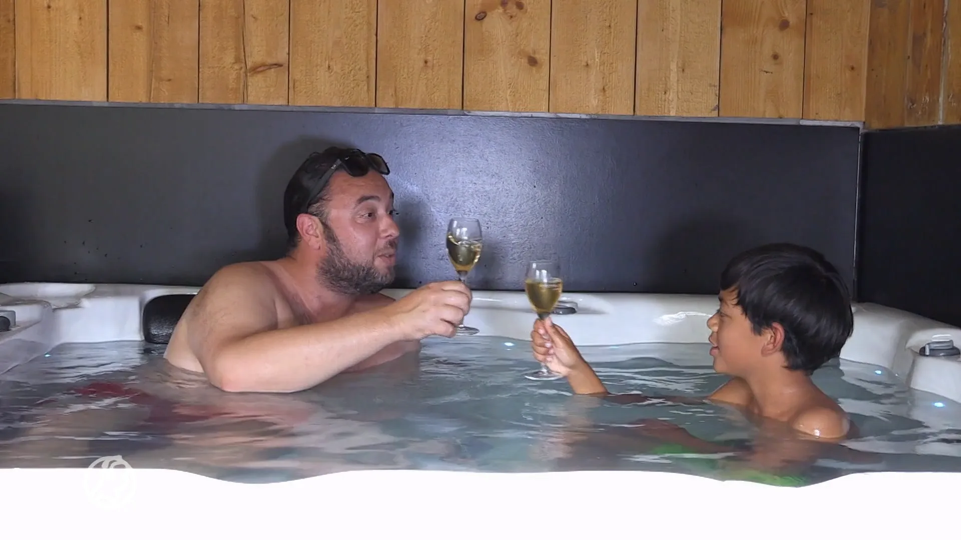 Vader Luis van 'Steenrijk, Straatarm' krijgt baan aangeboden: 'Kan mijn zoontje nu trakteren'