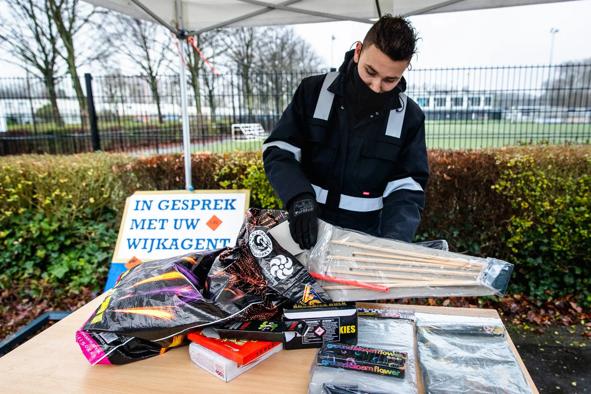 Cobra's, rotjes en sierpijlen: ruim 500 kilo vuurwerk ingeleverd in Rotterdam en Utrecht