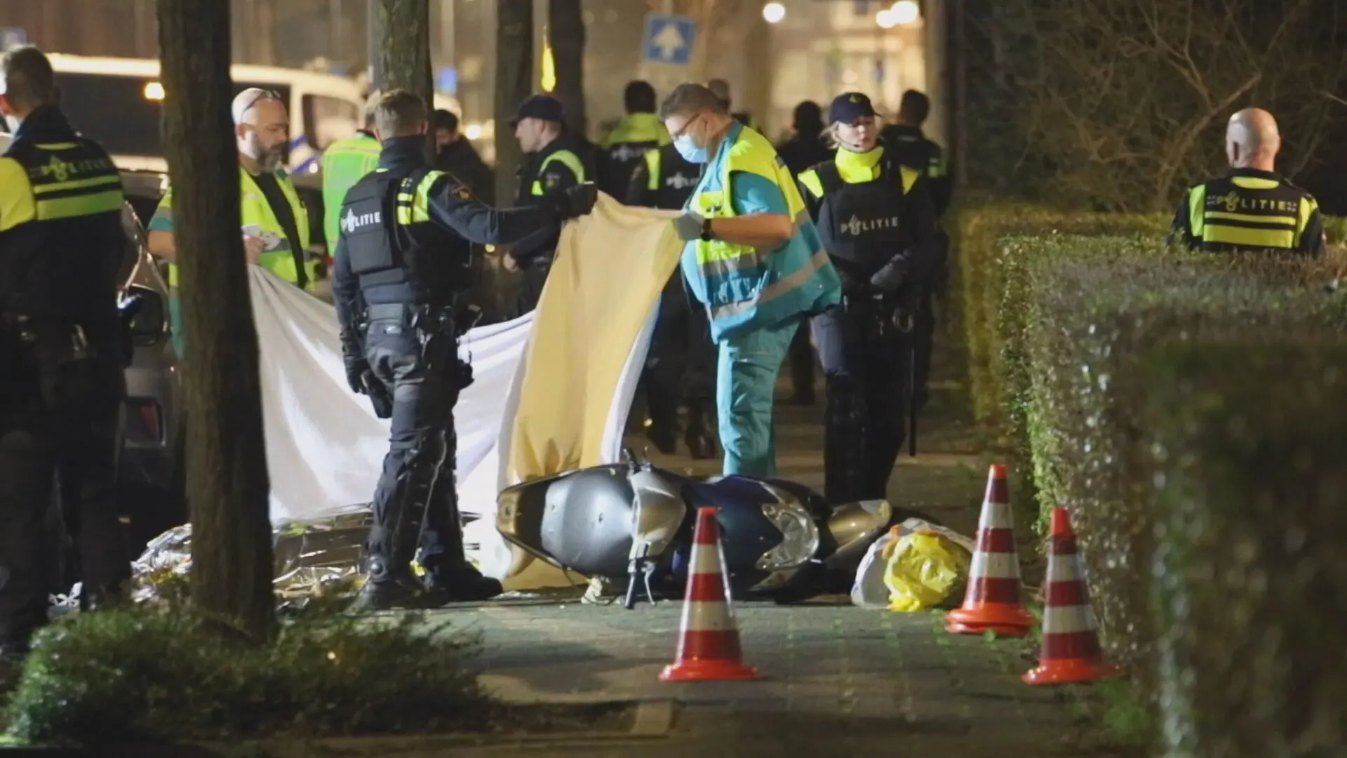 Man doodgeschoten op straat in Rotterdam, dader spoorloos