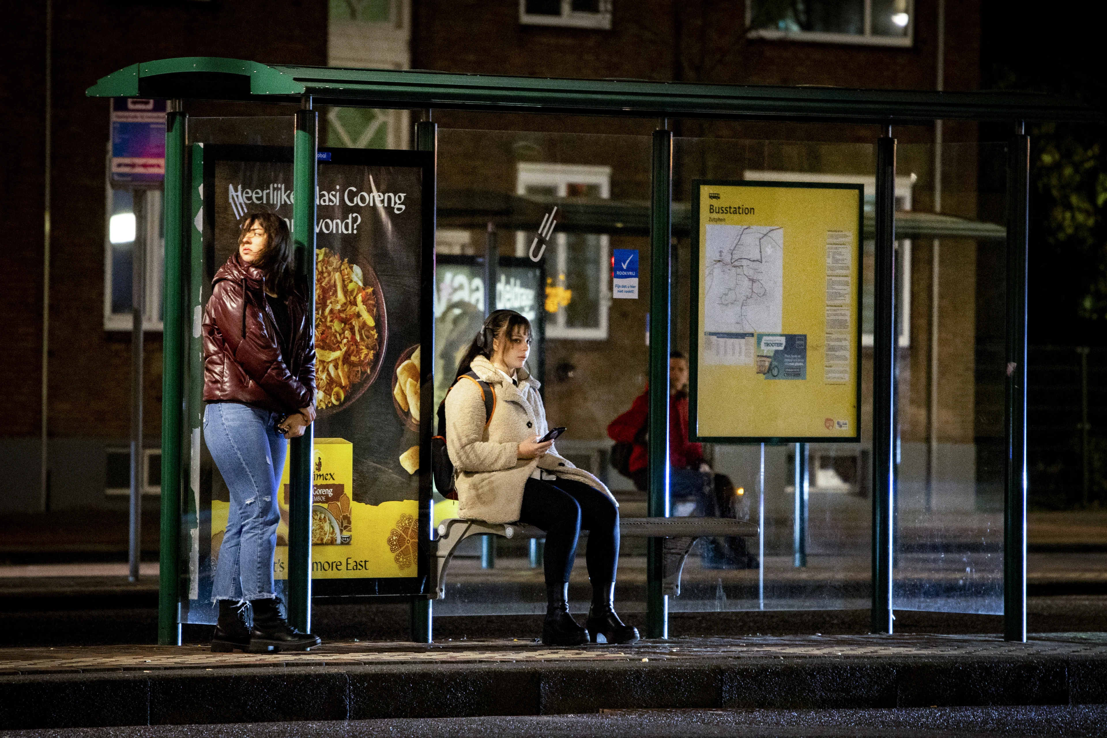 Duizenden werknemers streekvervoer en touringcarbedrijven leggen werk neer