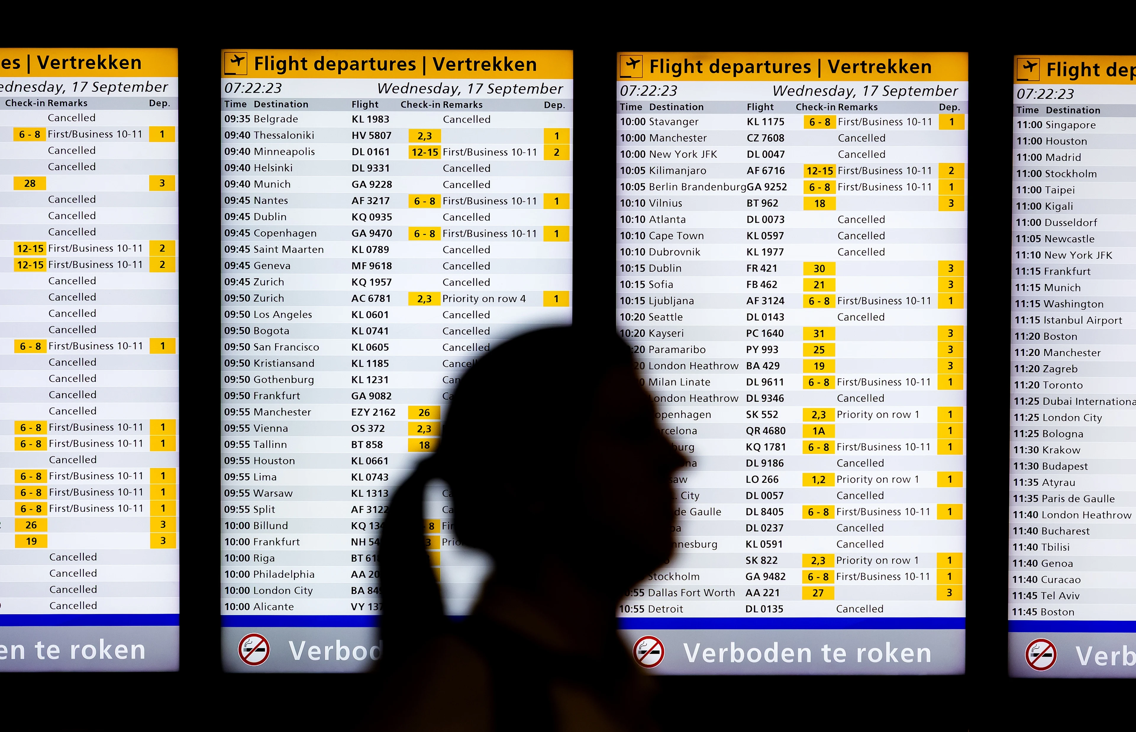 KLM-grondpersoneel legt werk neer op Schiphol: tientallen vluchten geschrapt