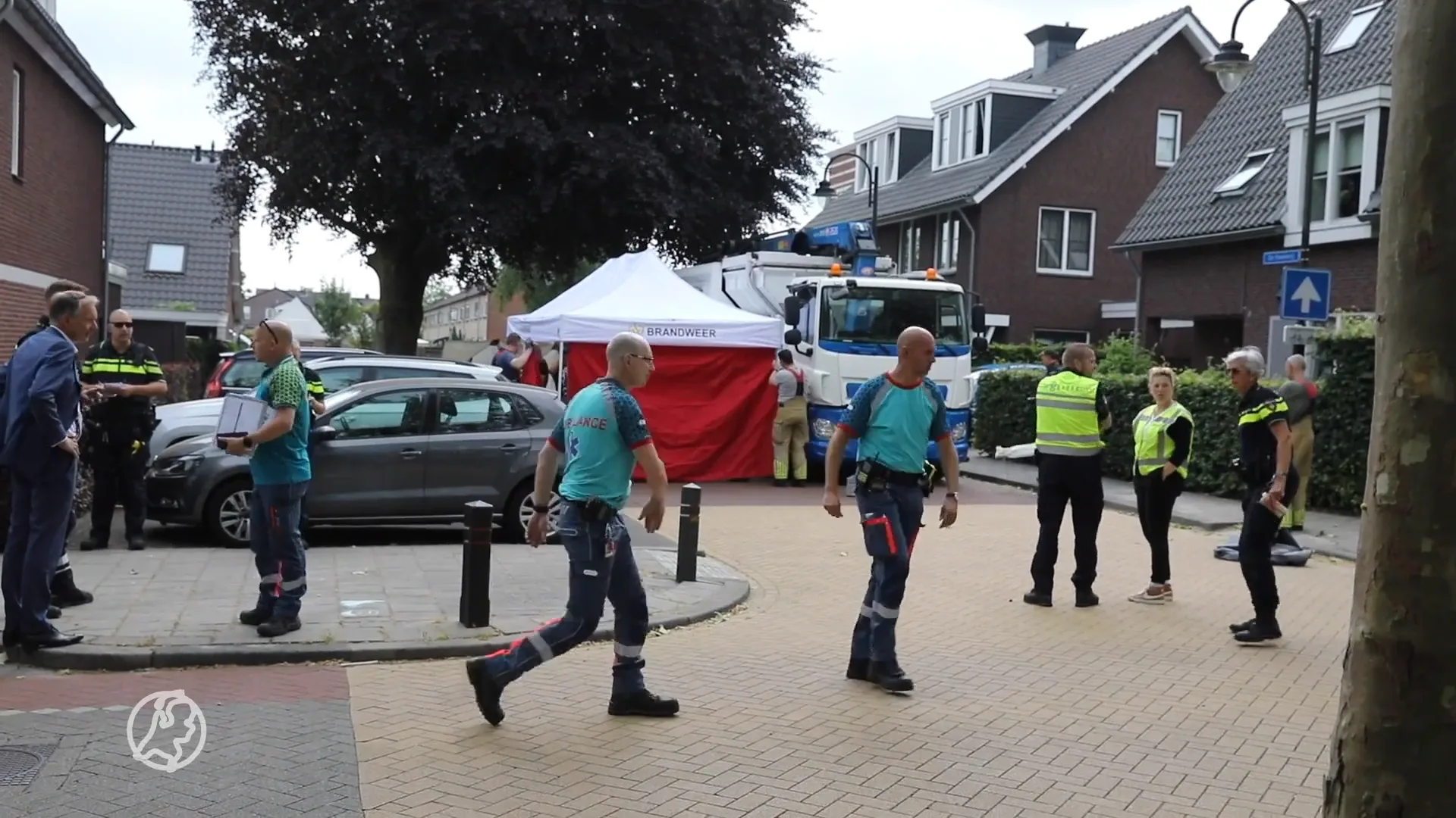 Vrouw (87) komt onder vuilniswagen en overlijdt