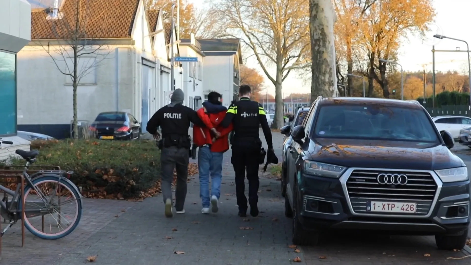 Man die bommelding deed in trein bij Hilversum nog vast, andere aangehouden mannen weer vrij 