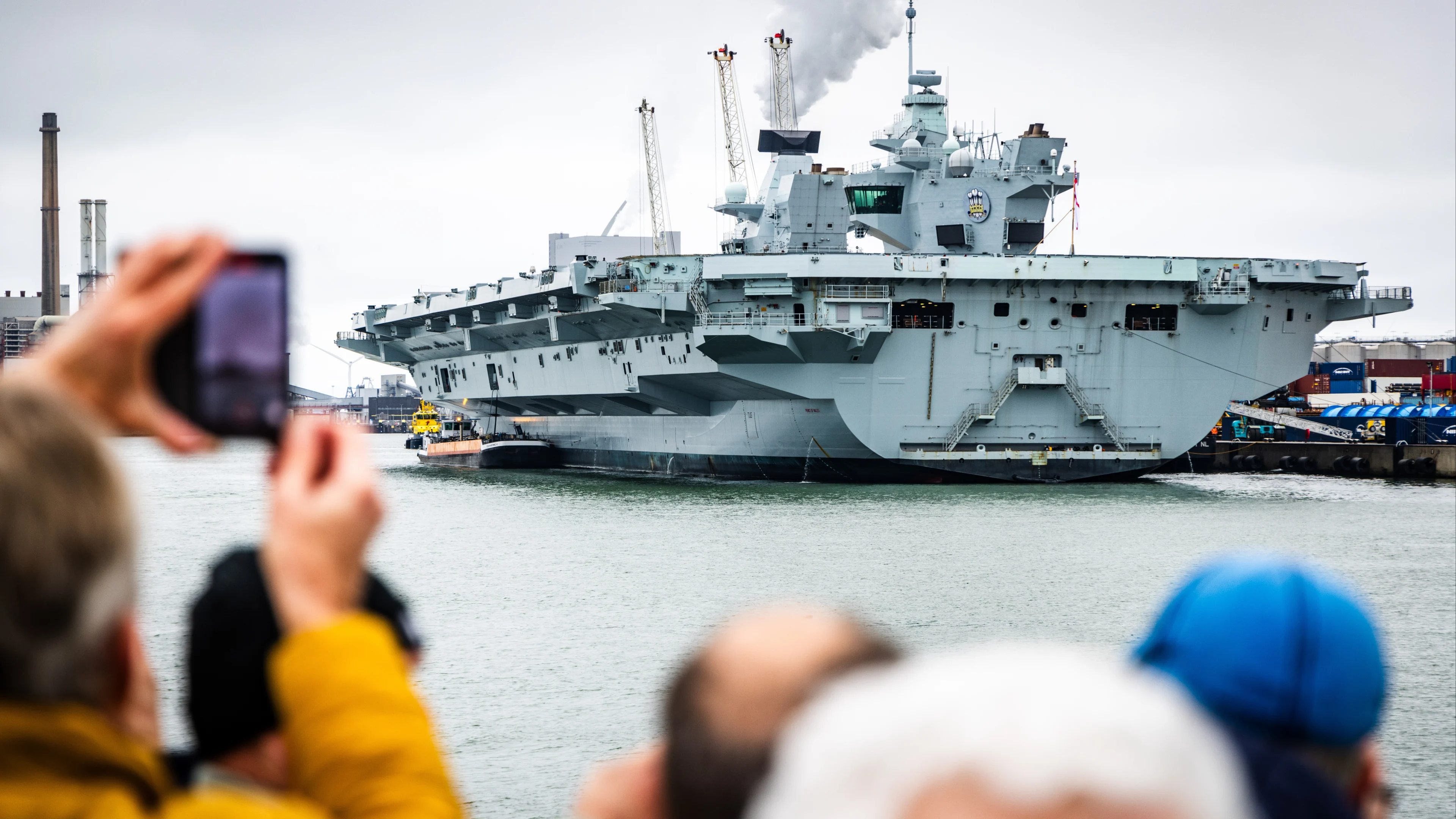 Militairen Brits vliegdekschip opgepakt om geweld en dronkenschap
