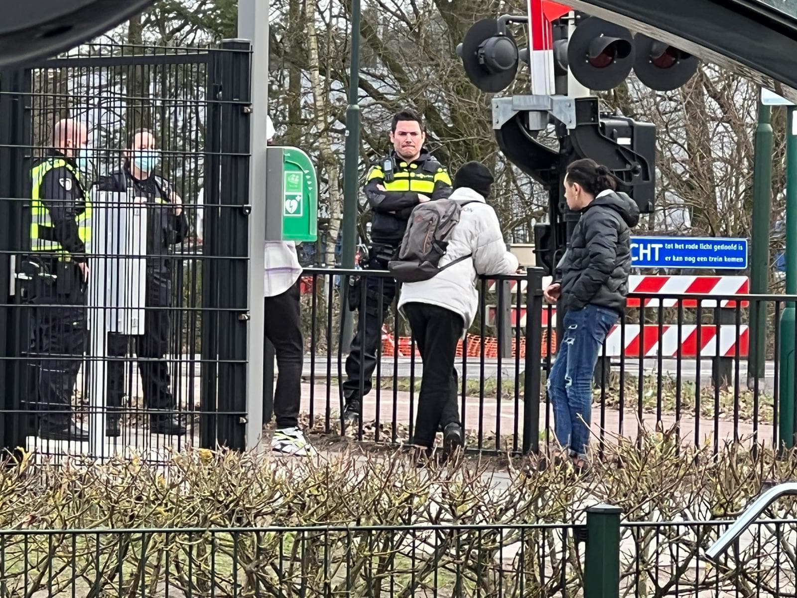 Wildwesttaferelen in Budel: bewoners en ondernemers zijn overlast azc spuugzat