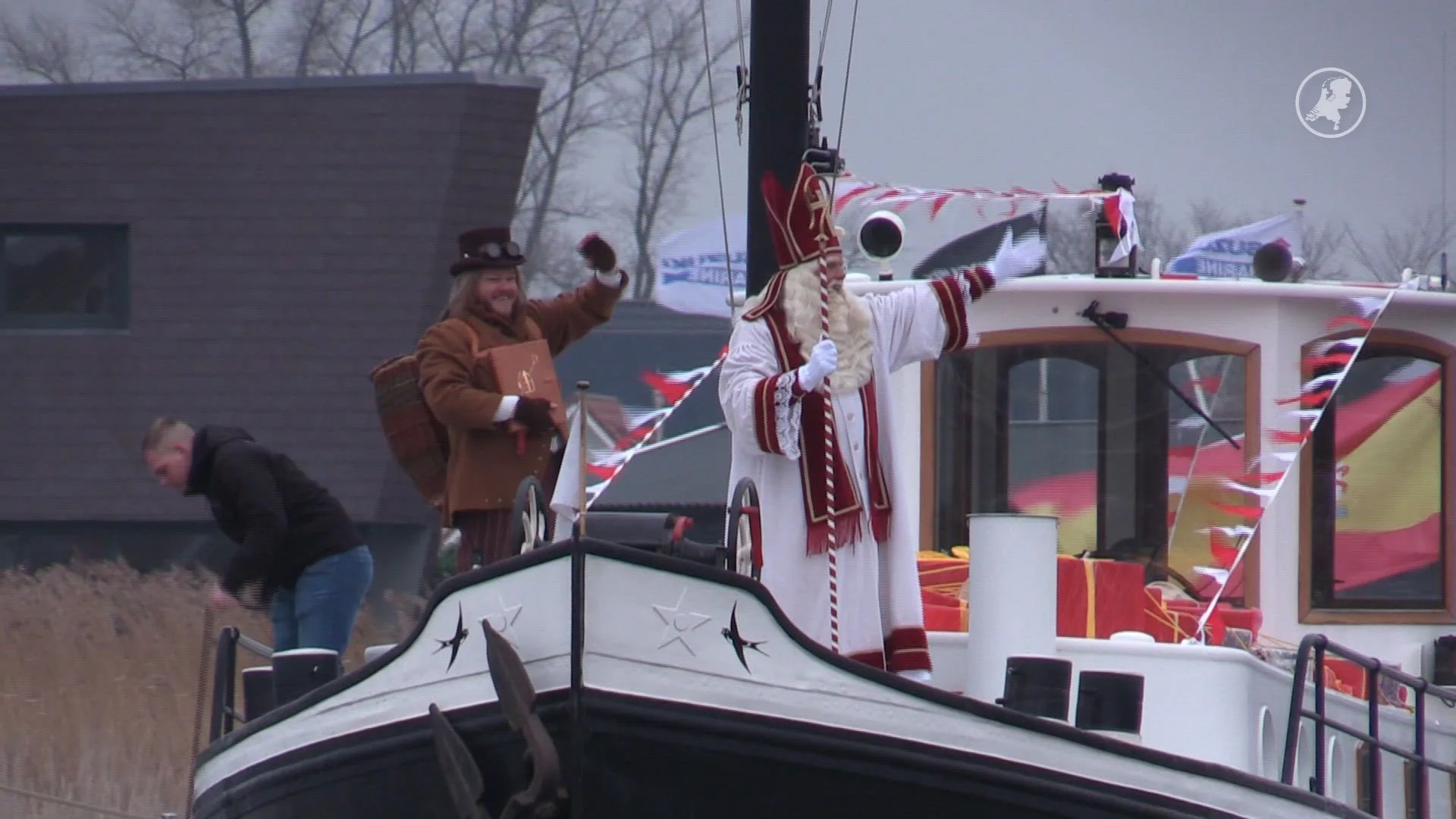 Pipernuten, cadeautjes en een iPad: Sint Piter en Aldemar aangekomen in Friese Grou