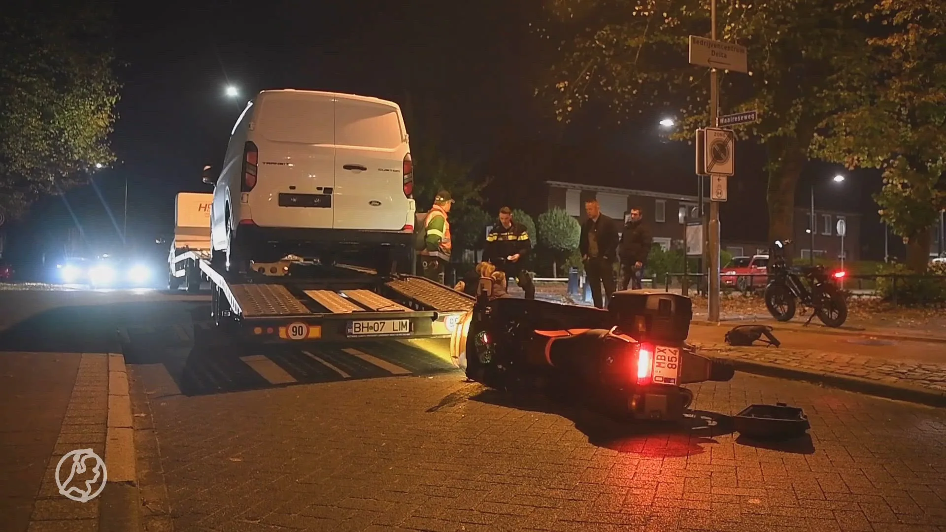 Autoambulance klapt op stilstaande motorrijder Valkenswaard