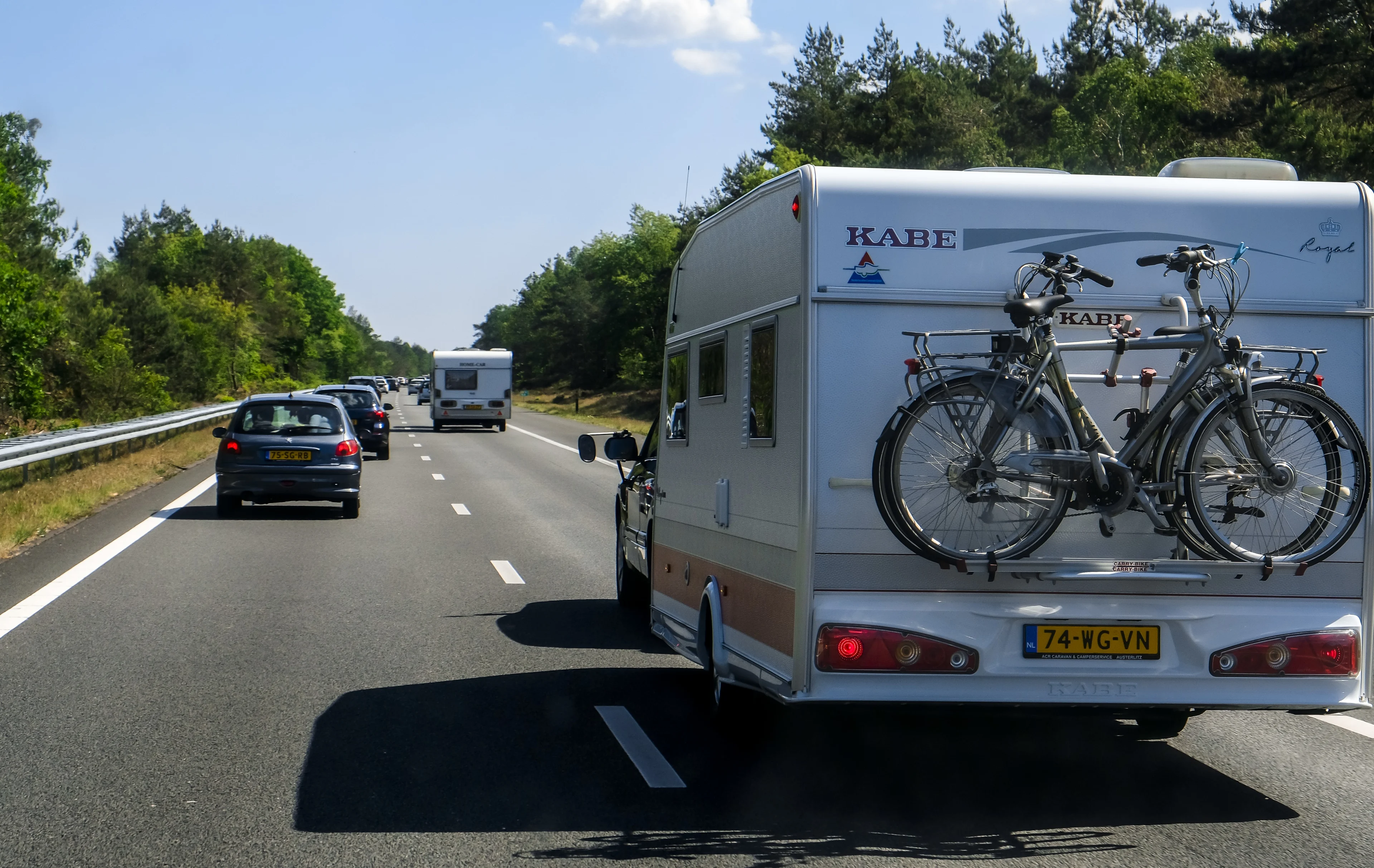 Meeste Nederlanders hebben nog geen vakantie geboekt, maar als we gaan blijven we in Nederland