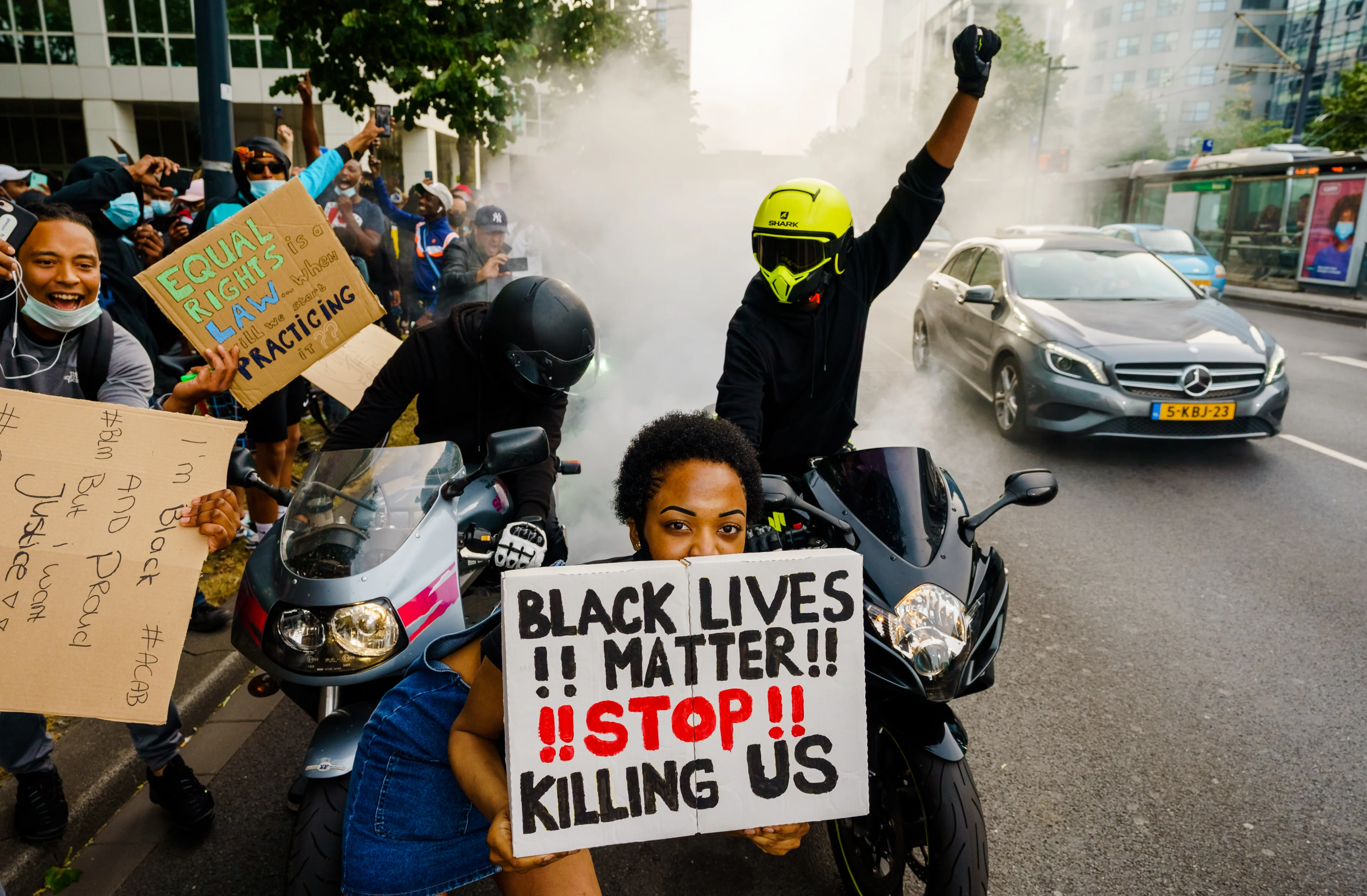 Demonstraties tegen racisme lijken niet te zorgen voor coronapiek