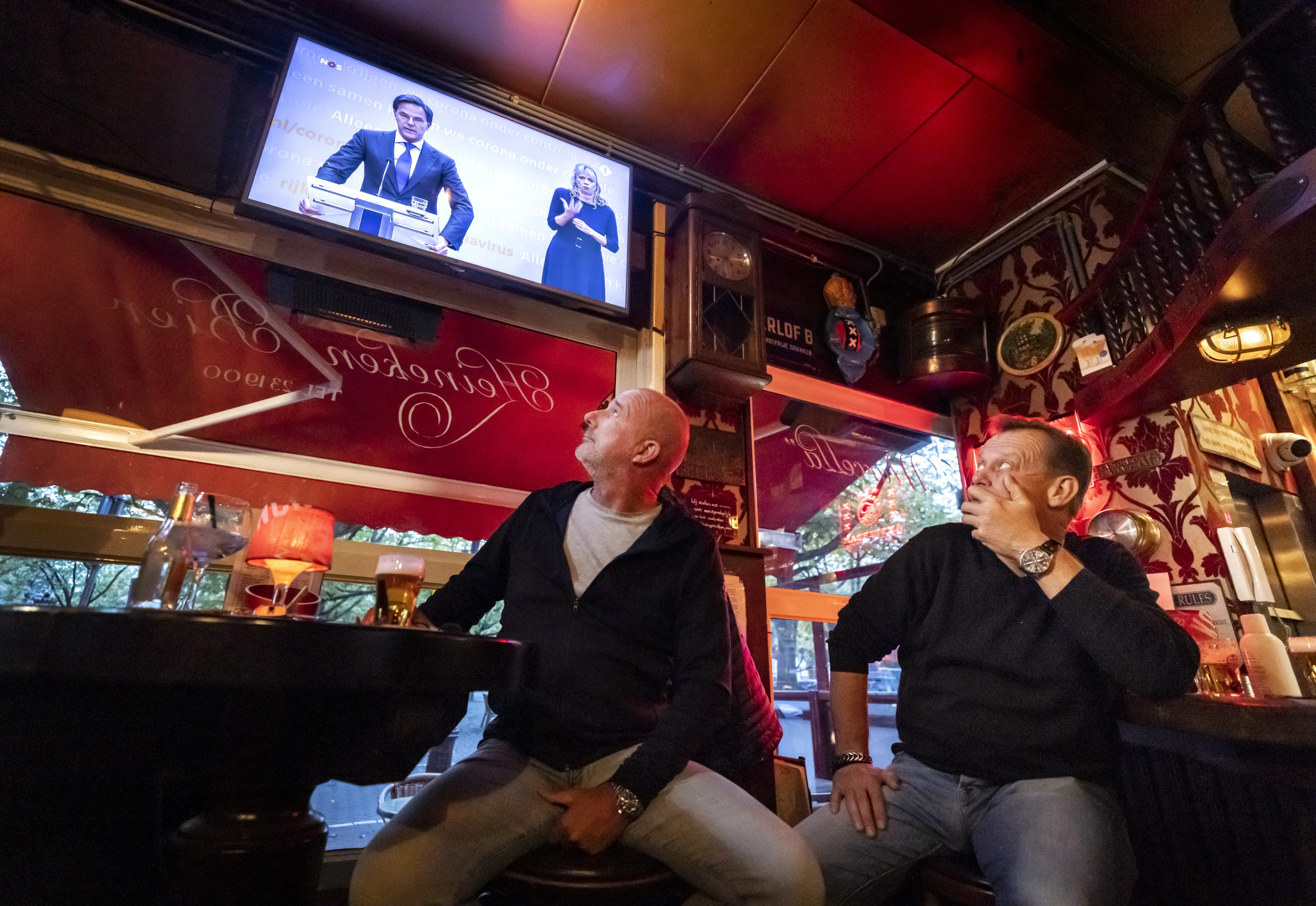 Besmettingen in coronabrandhaard Amsterdam Nieuw-West lopen fors op