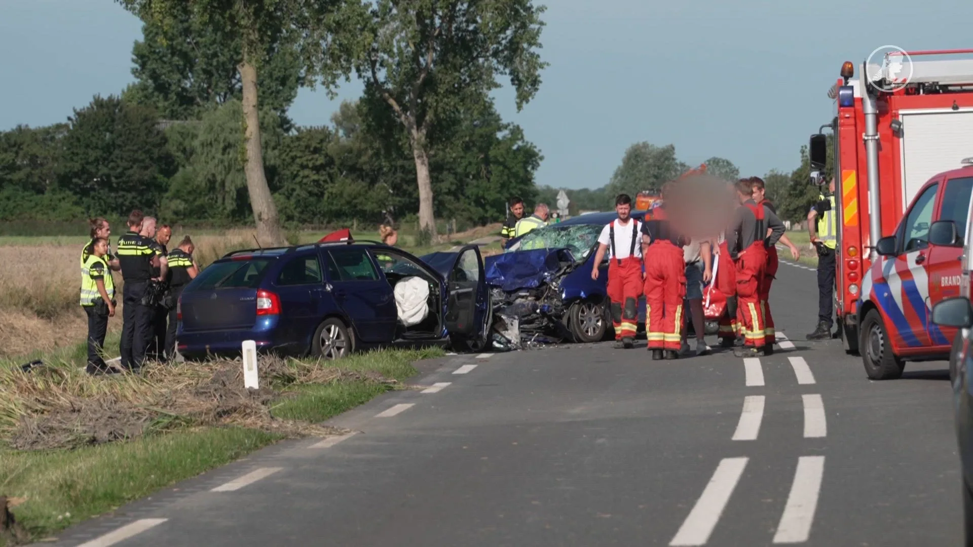 Zwaar ongeval op N355, auto's botsen frontaal op elkaar