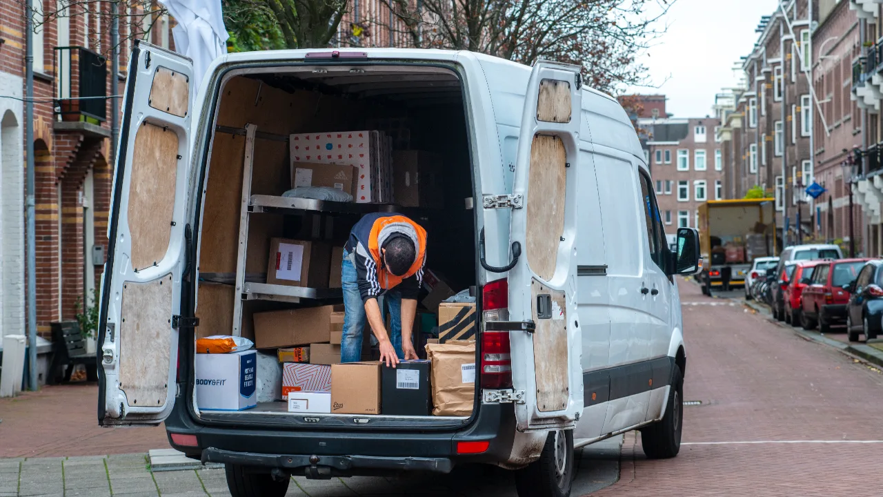 'Pakketbezorgers slaan bewust lastige huisadressen over'