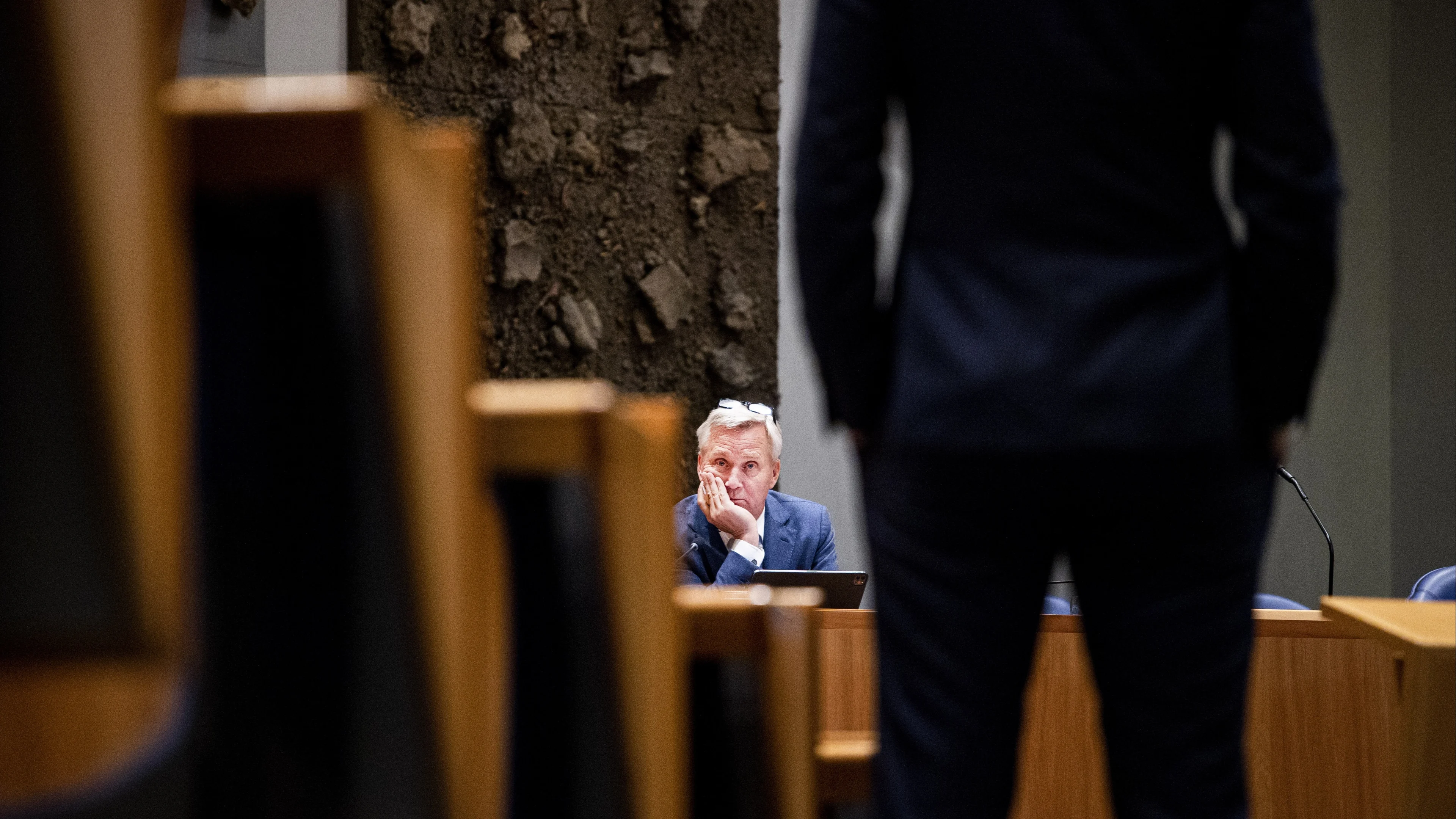VVD trekt steun voor spreidingswet van VVD'er Van den Burg in