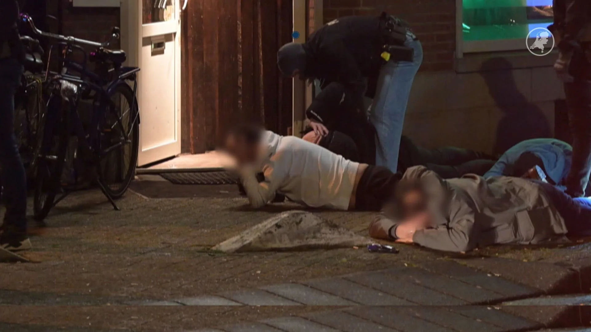 Politie pakt tien Satudarah-leden op bij inval in Tilburg