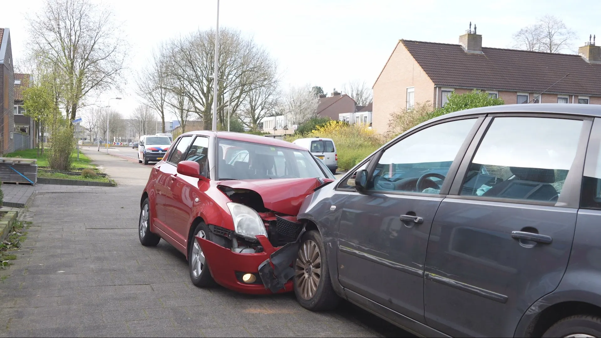 Automobilist overleden bij ongeluk in woonwijk in Hoogeveen