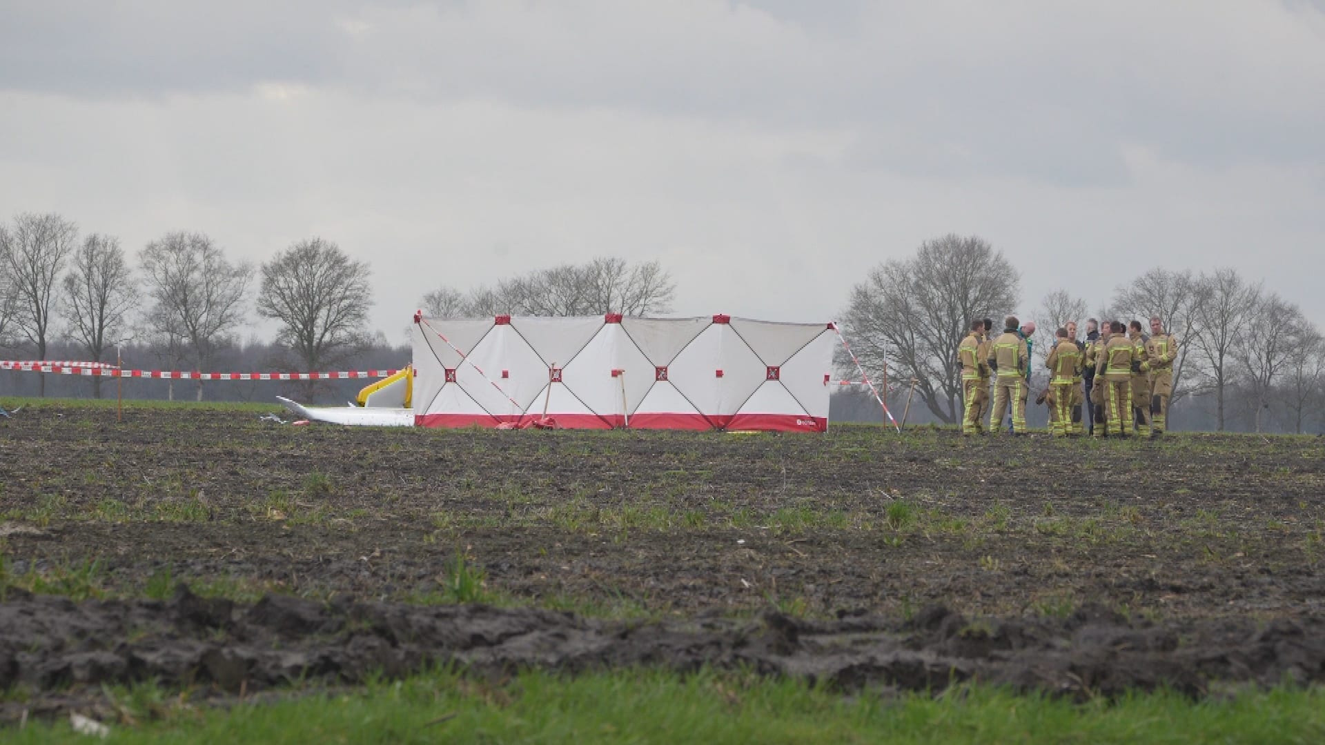 Twee zwaargewonden bij crash vliegtuigje in Drenthe