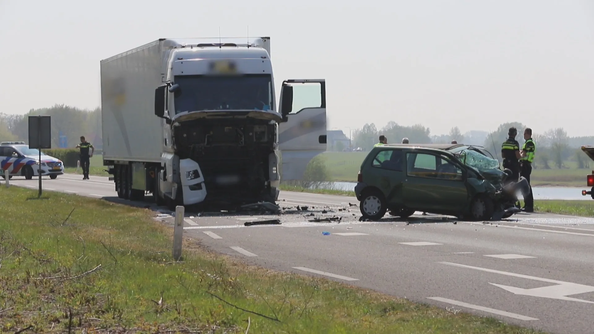 Automobilist omgekomen door aanrijding met vrachtwagen in Wijhe