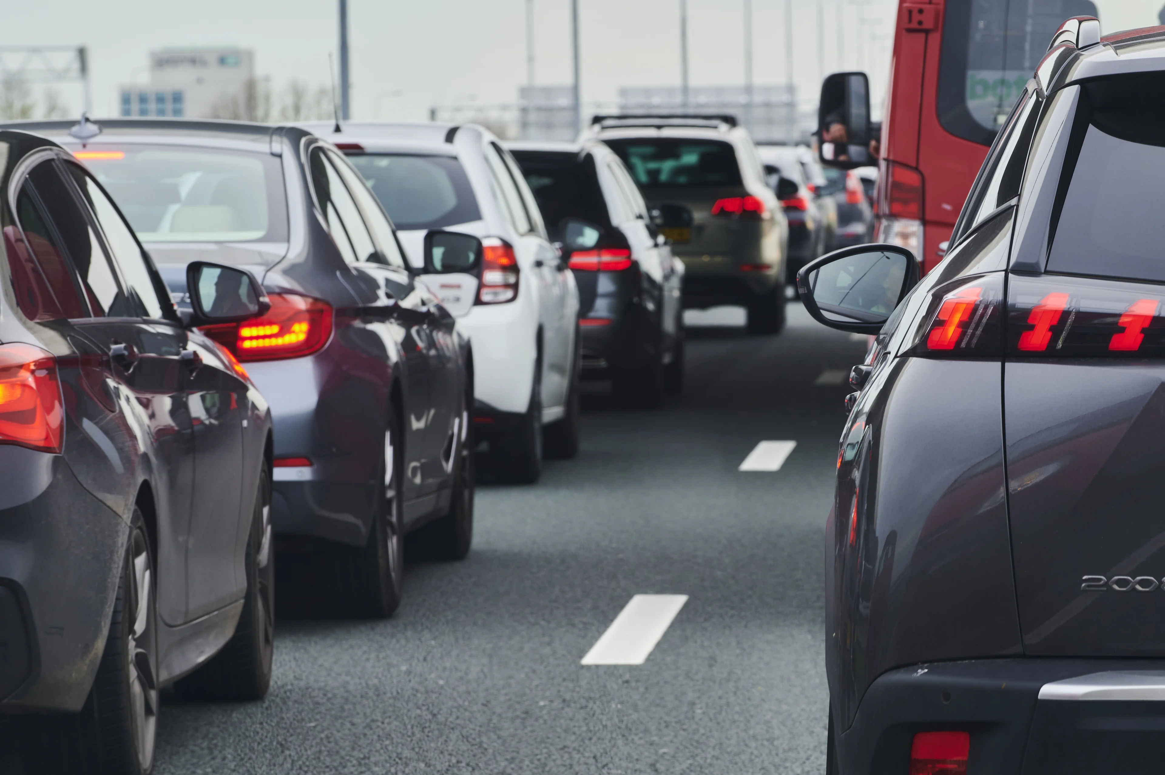 Paasdrukte op de wegen: op hoogtepunt meer dan 420 kilometer file