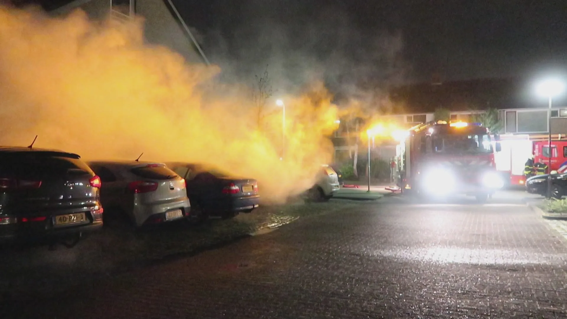 Brandweer heeft handen vol aan autobranden Breda: zes voertuigen in vlammen op