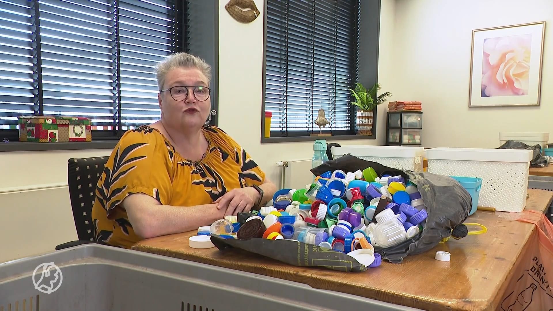 Dop zit vast aan plasticfles, hoe zit het met de inzamelacties van goede doelen?