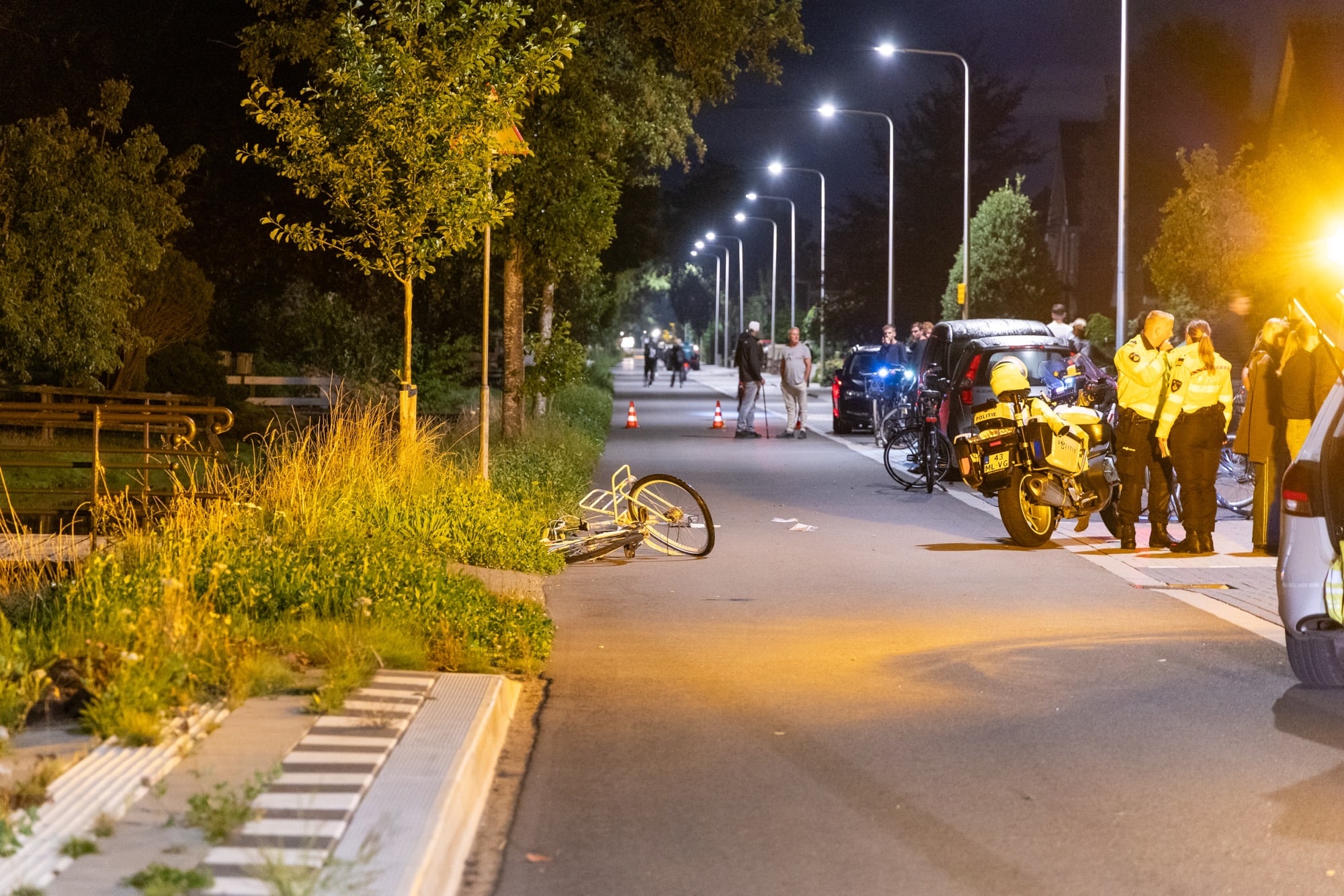 Vrouw (19) ernstig gewond na aanrijding in Nieuwveen, bestuurder rijdt door