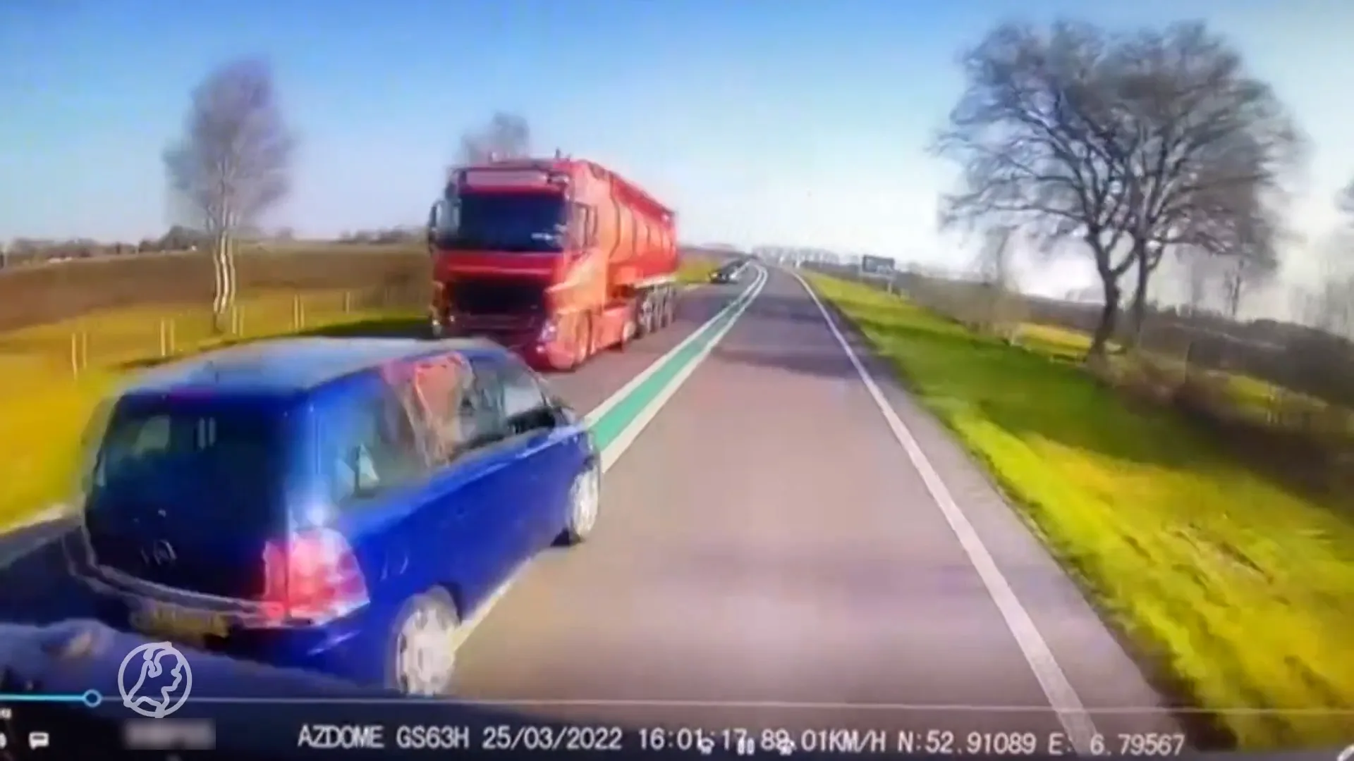 VIDEO: Bizarre inhaalactie op provinciale weg gaat maar nét goed