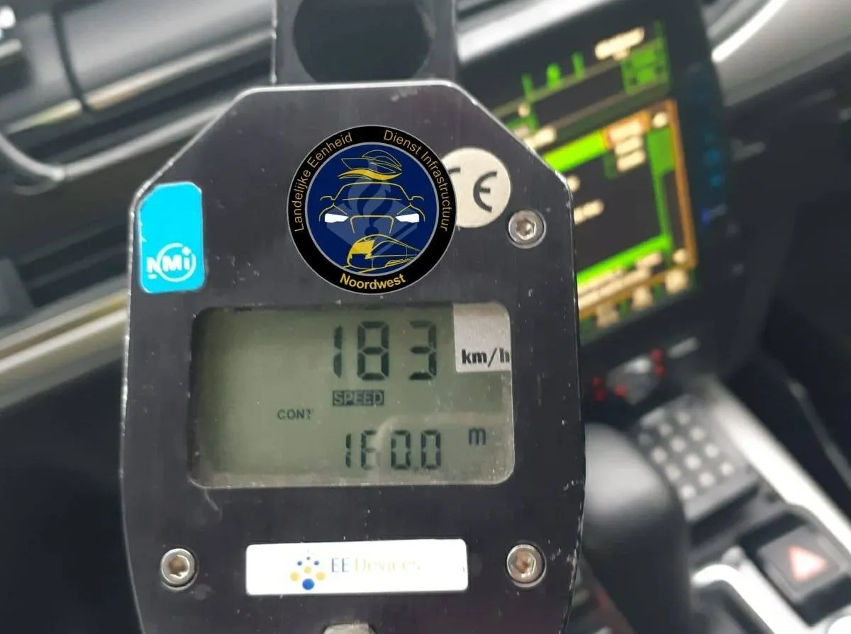 Laagvliegen op de A10: man scheurt met 183 kilometer per uur langs wegwerkzaamheden