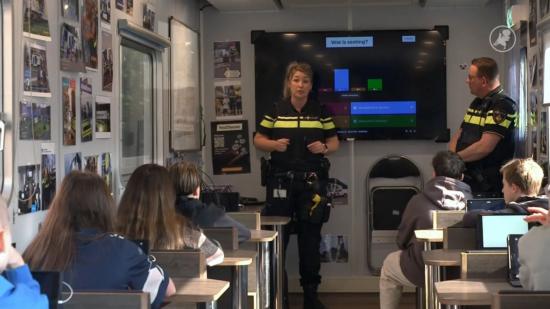 Scholieren krijgen les over sexting van politie: 'Scholieren krijgen les over sexting van politie: 'Valt onder kinderporno''