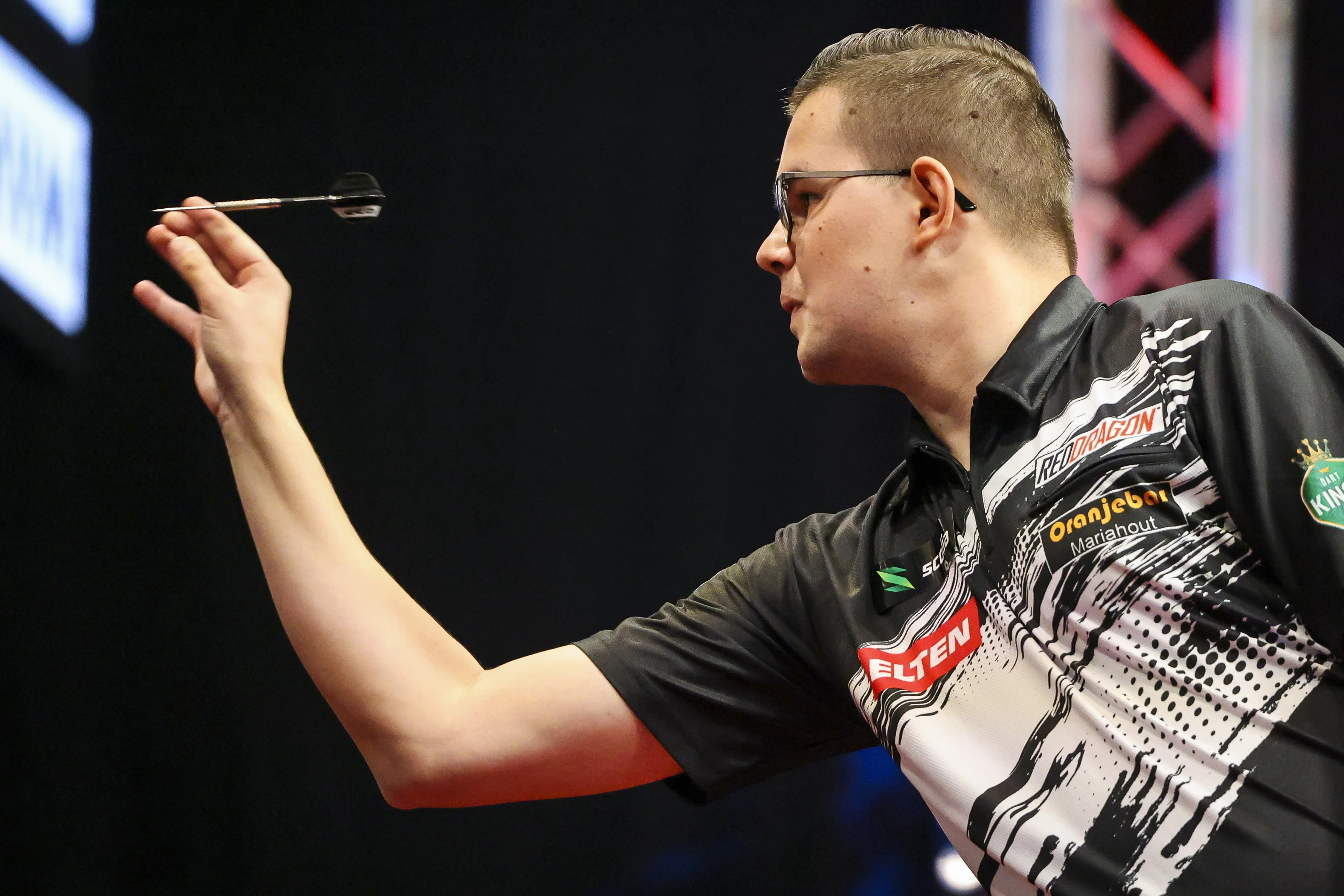 Nederlandse darter Van Veen bereikt finale WK Darts na zege op Anderson