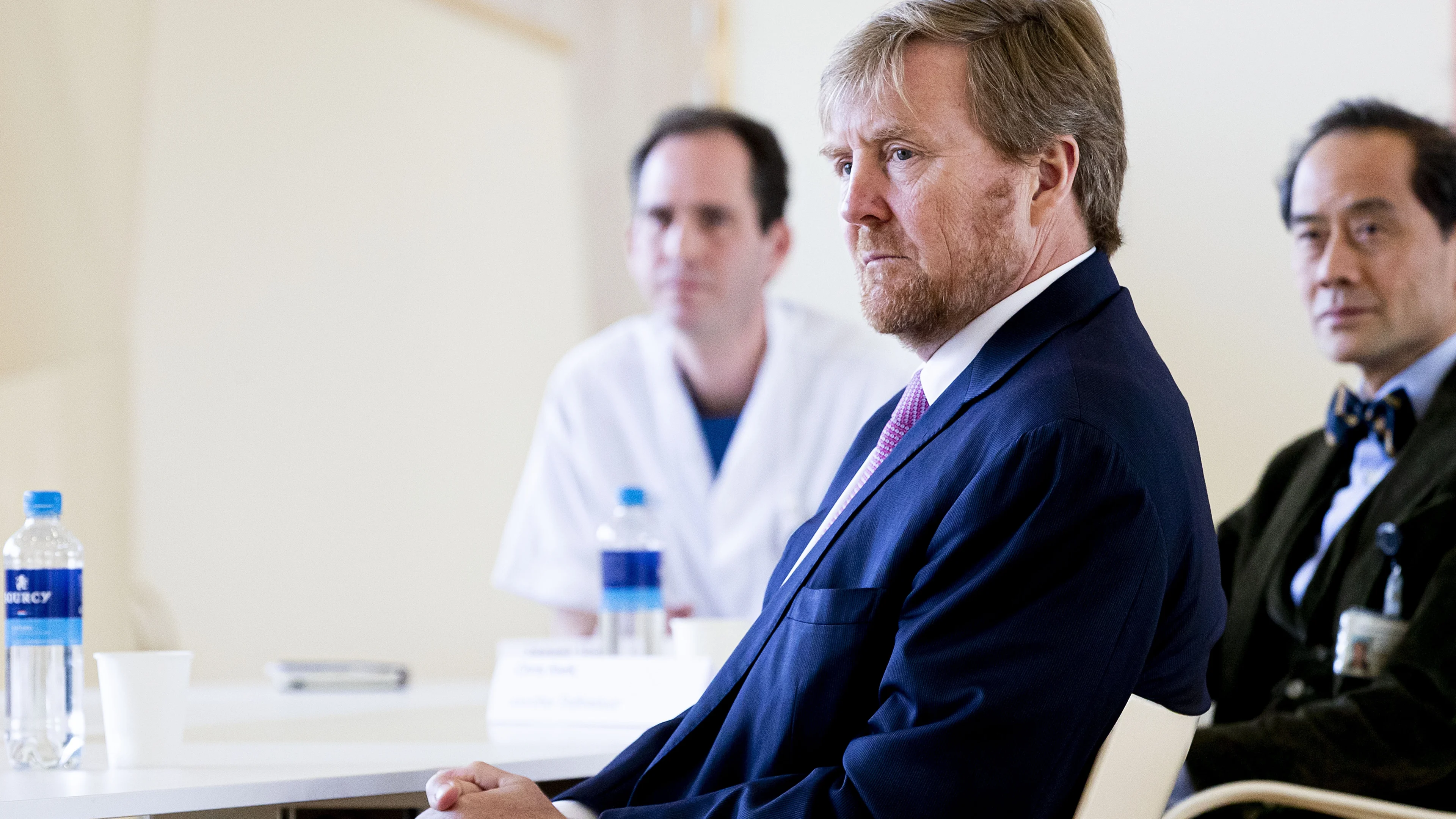 Koning is donor maar mag geen bloed geven