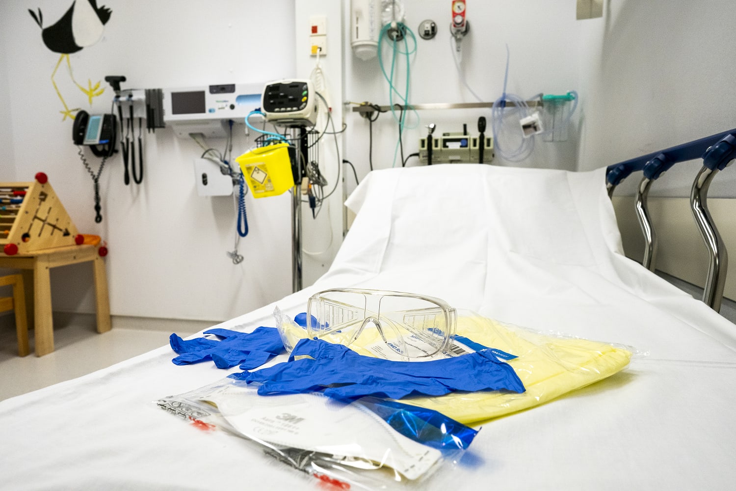 Meerdere agenten expres in gezicht gehoest door 'coronapatiënten'