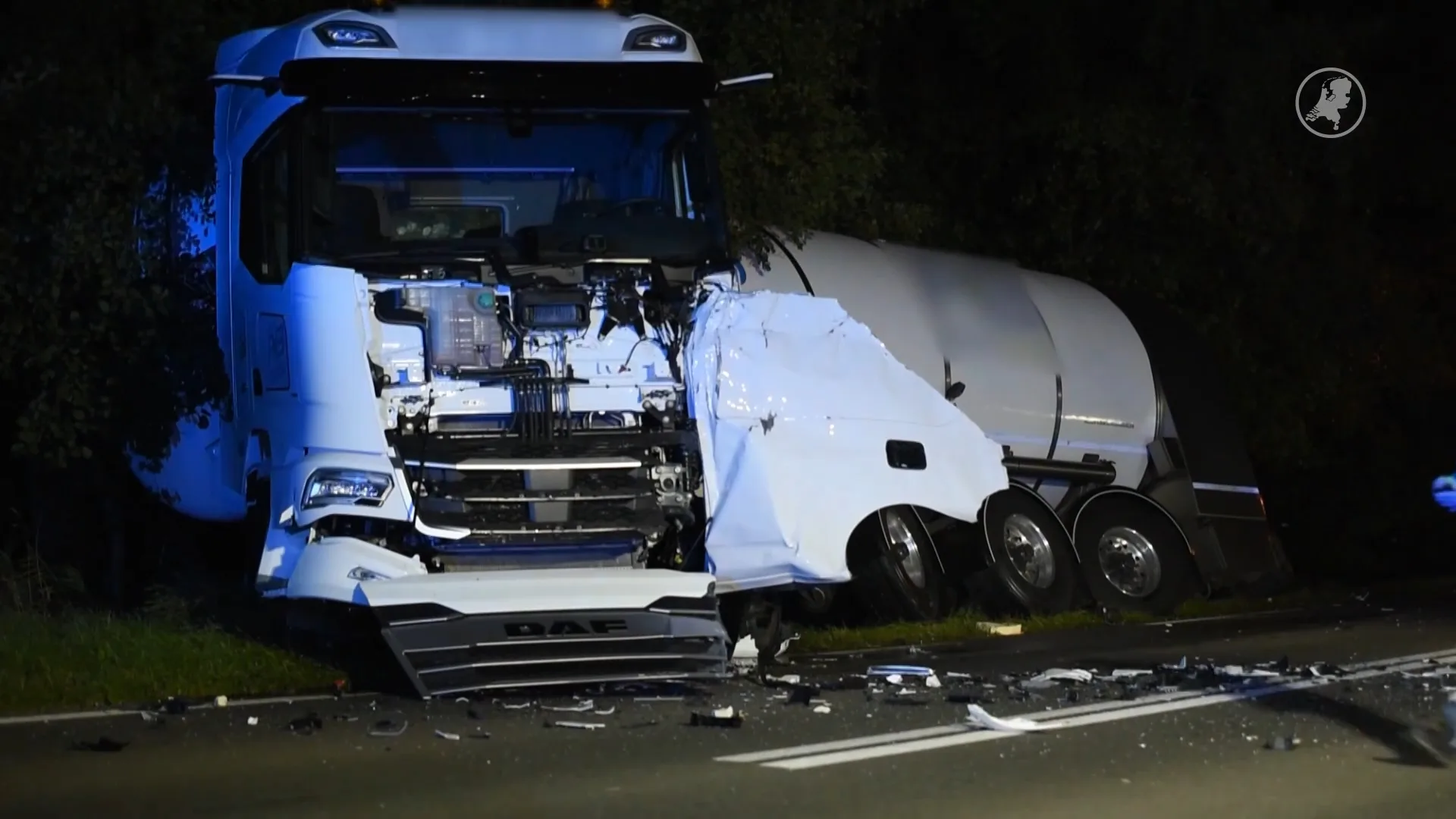 Automobilist (73) overlijdt na frontale botsing met vrachtwagen in Heibloem