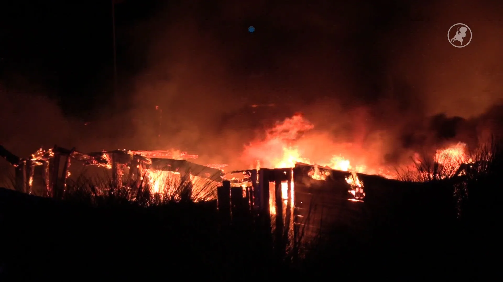 Strandpaviljoen op Texel volledig verwoest door felle brand
