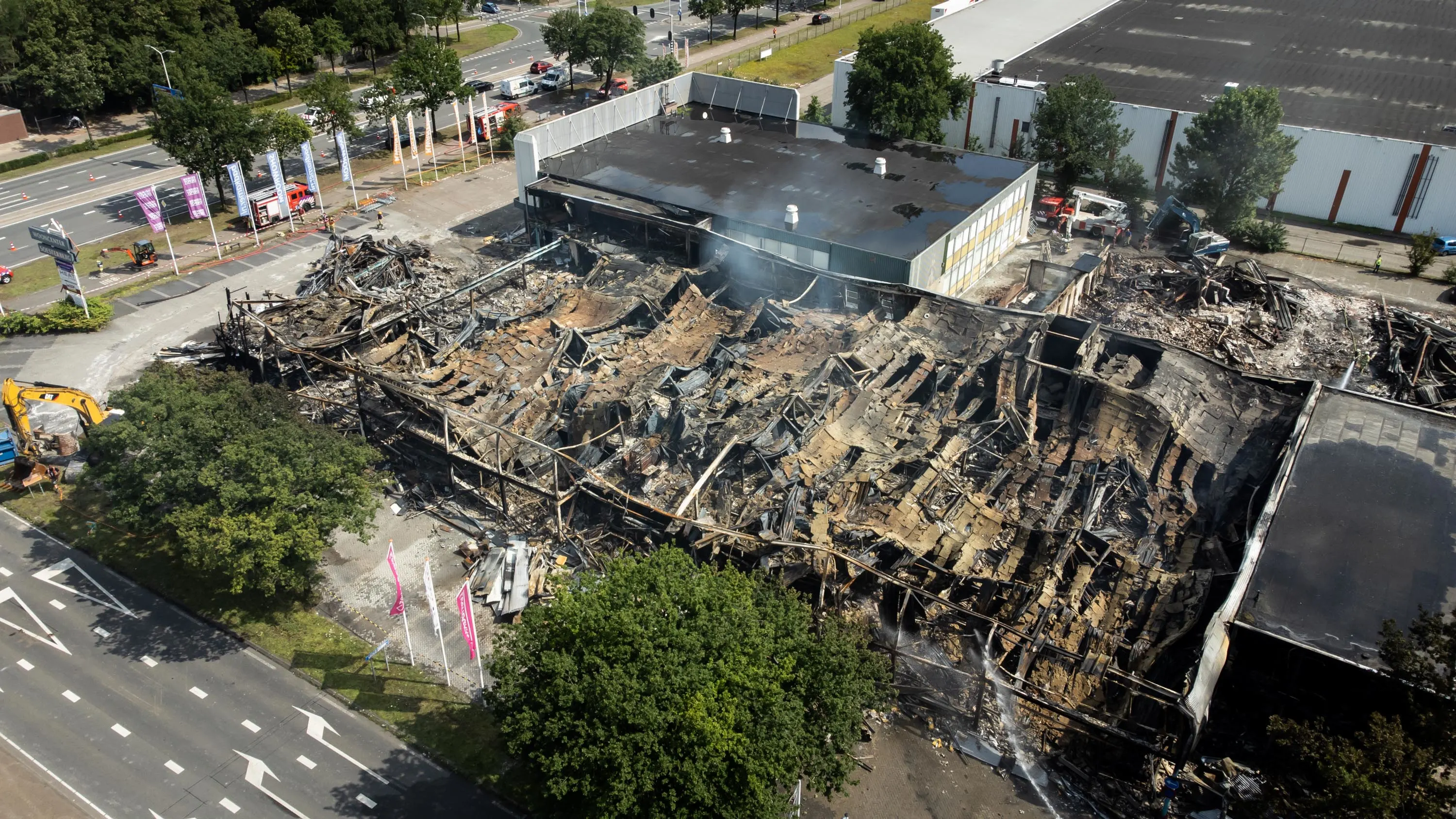 Inwoners Soesterberg zien puinhoop na grote brand met lede ogen aan: 'Hier schrik ik van'