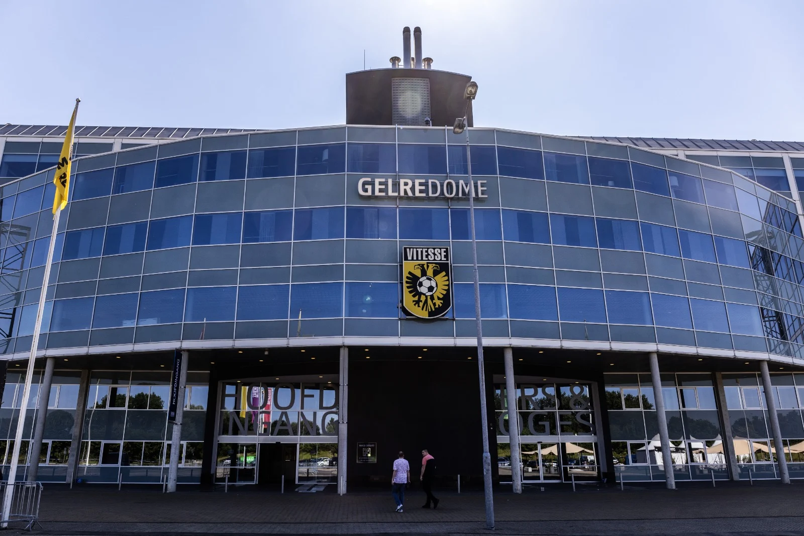 KNVB straft Vitesse hard: 21 punten aftrek wegens licentieovertredingen