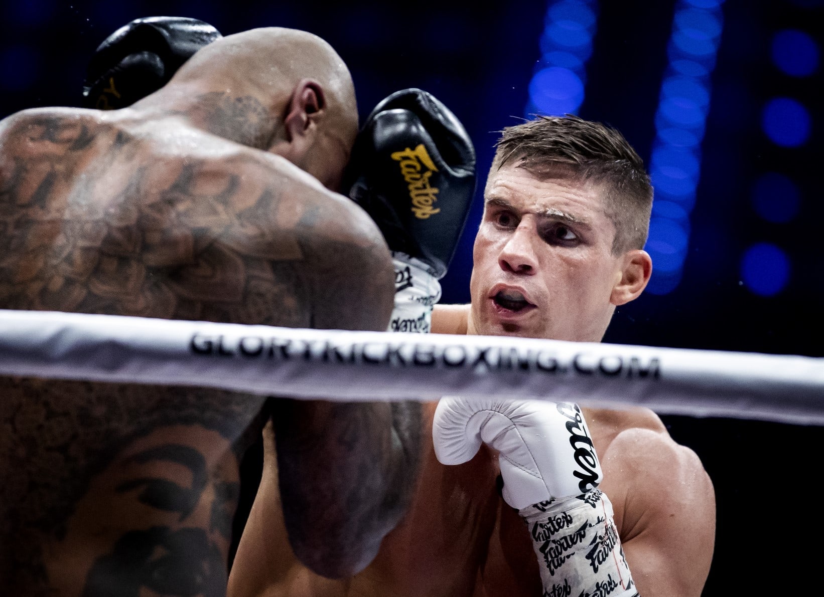 Kickbokser Verhoeven naar finale na winst op Gerges in drie minuten