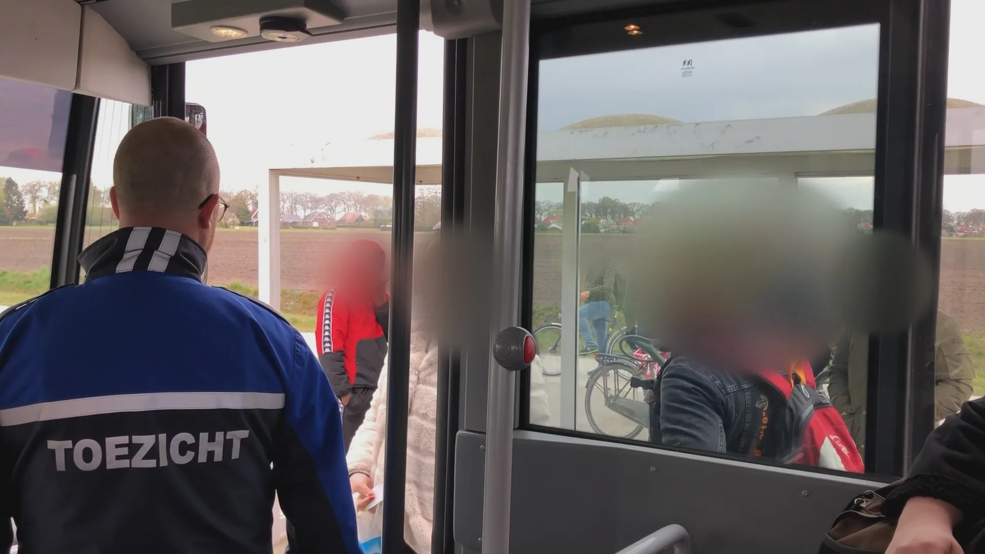 Petitie voor behoud beveiligers in bus 73 tegen overlastgevende asielzoekers