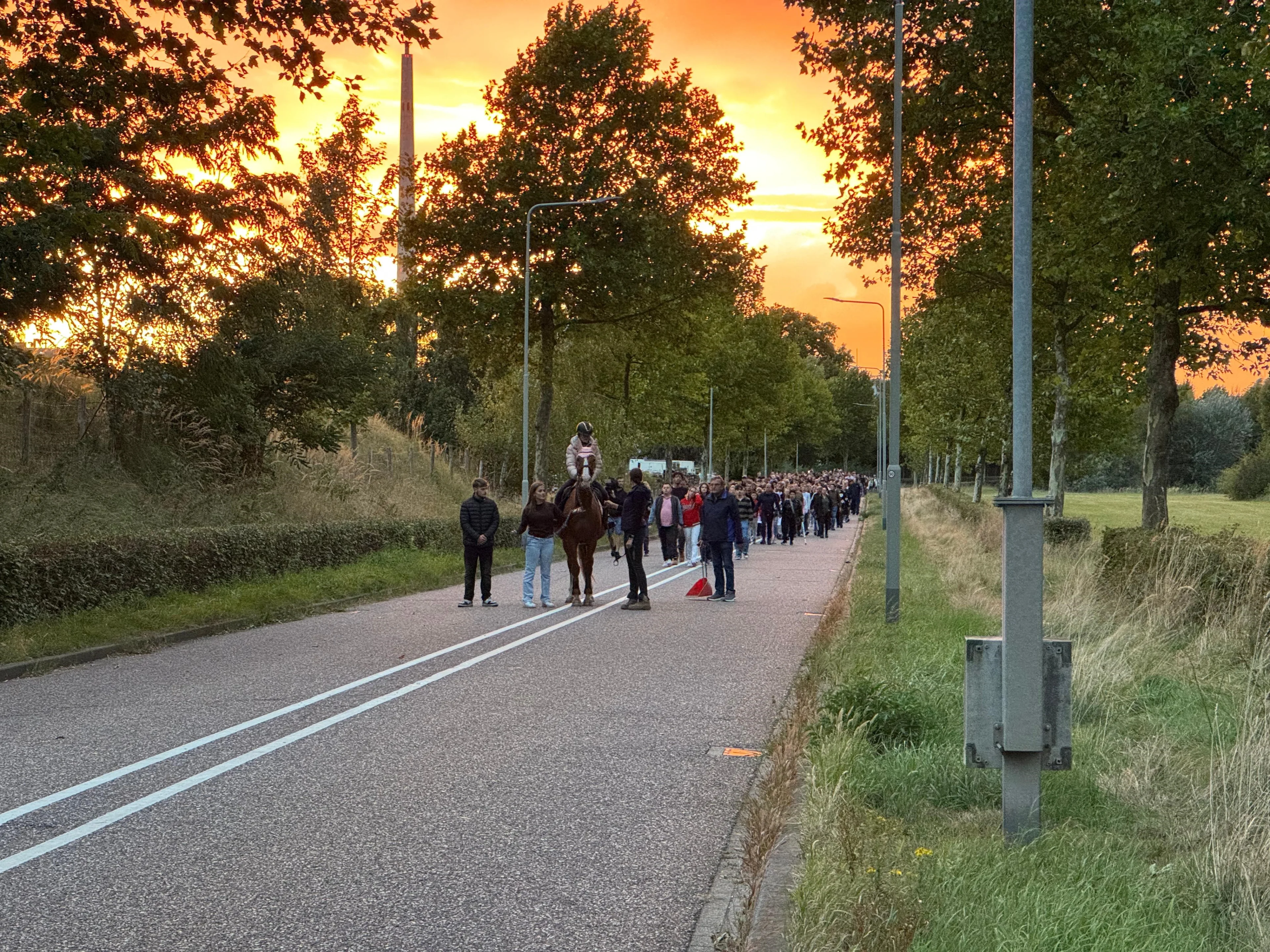 Verongelukte Maddison (15) herdacht met indrukwekkende stille tocht