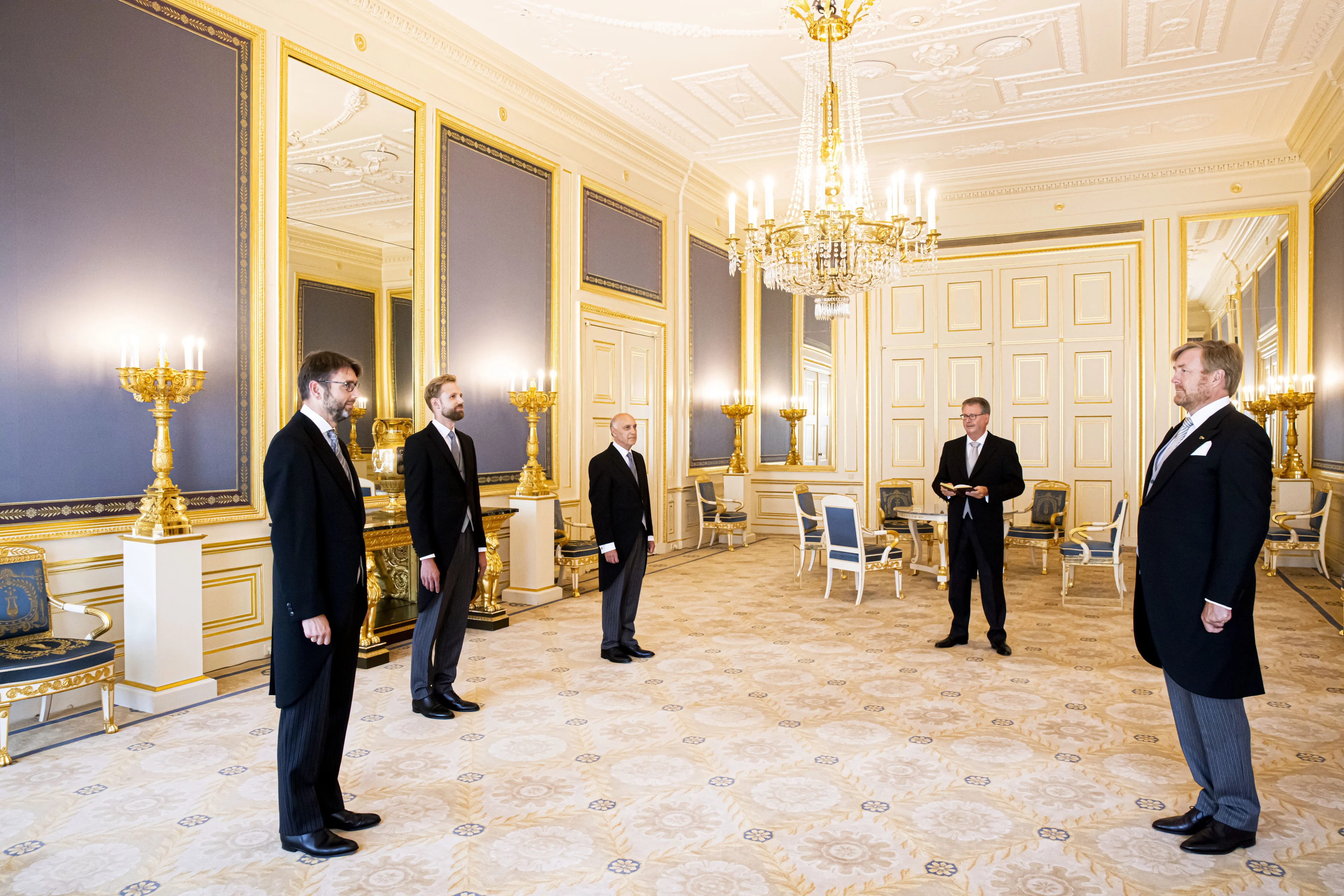 Kabinet weer op volle kracht: koning beëdigt drie tijdelijke vervangers