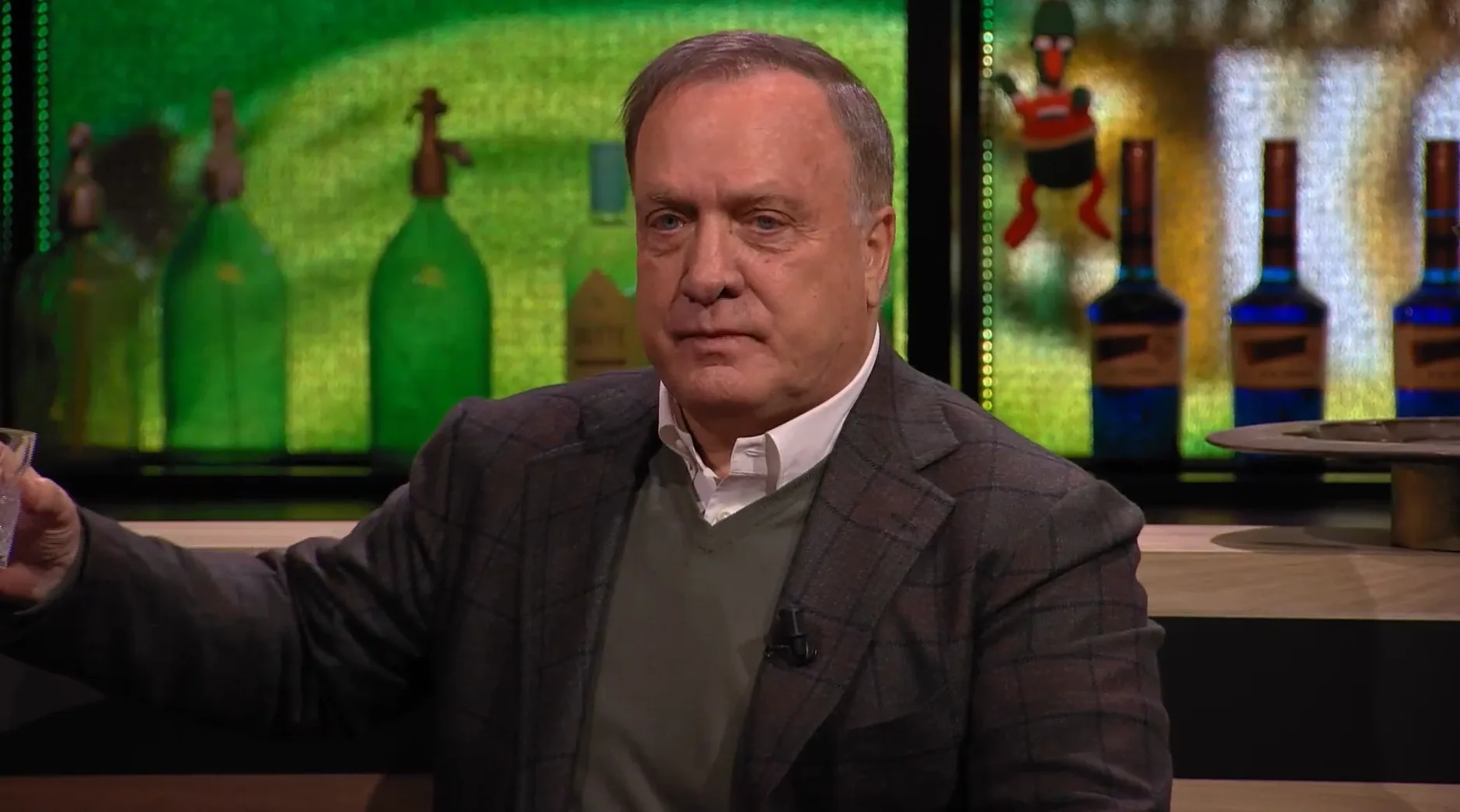 Dick Advocaat loopt boos weg bij uitzending VI Vandaag: 'Ik doe hier echt niet aan mee'