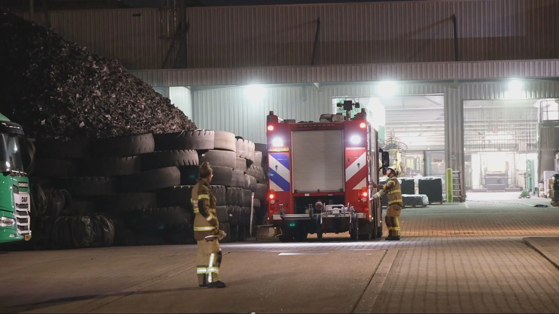 Gewonden door brand bij autobandenrecyclingbedrijf in Amsterdam