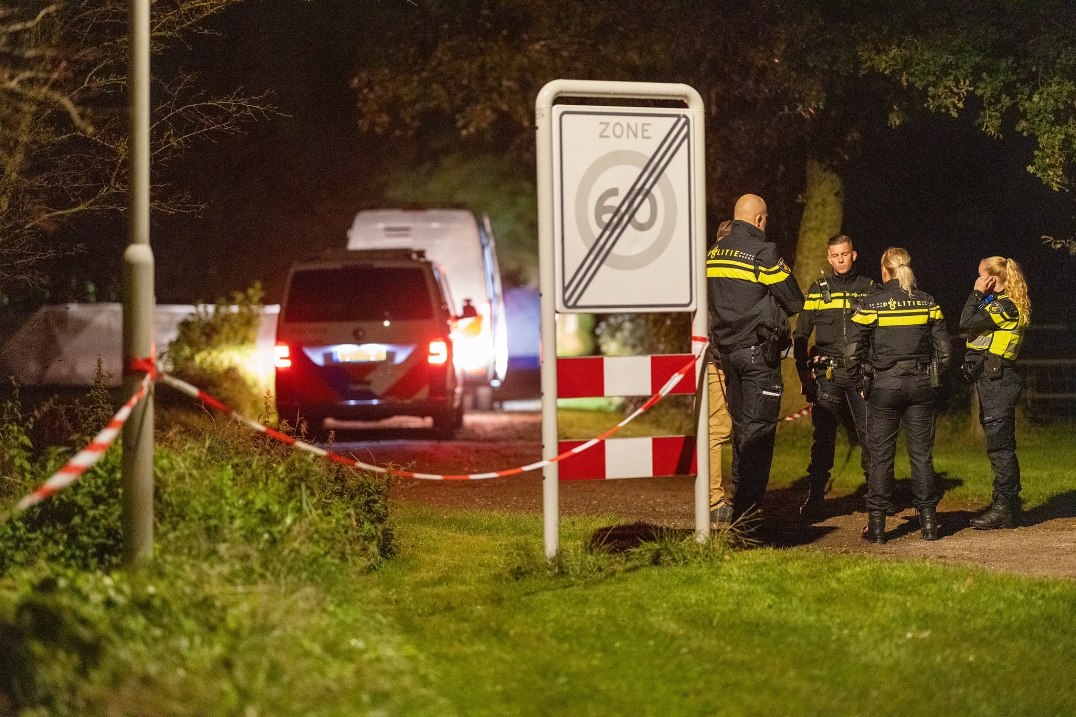 Politie schiet bestuurder dood die op agenten inreed in het Friese Boelenslaan