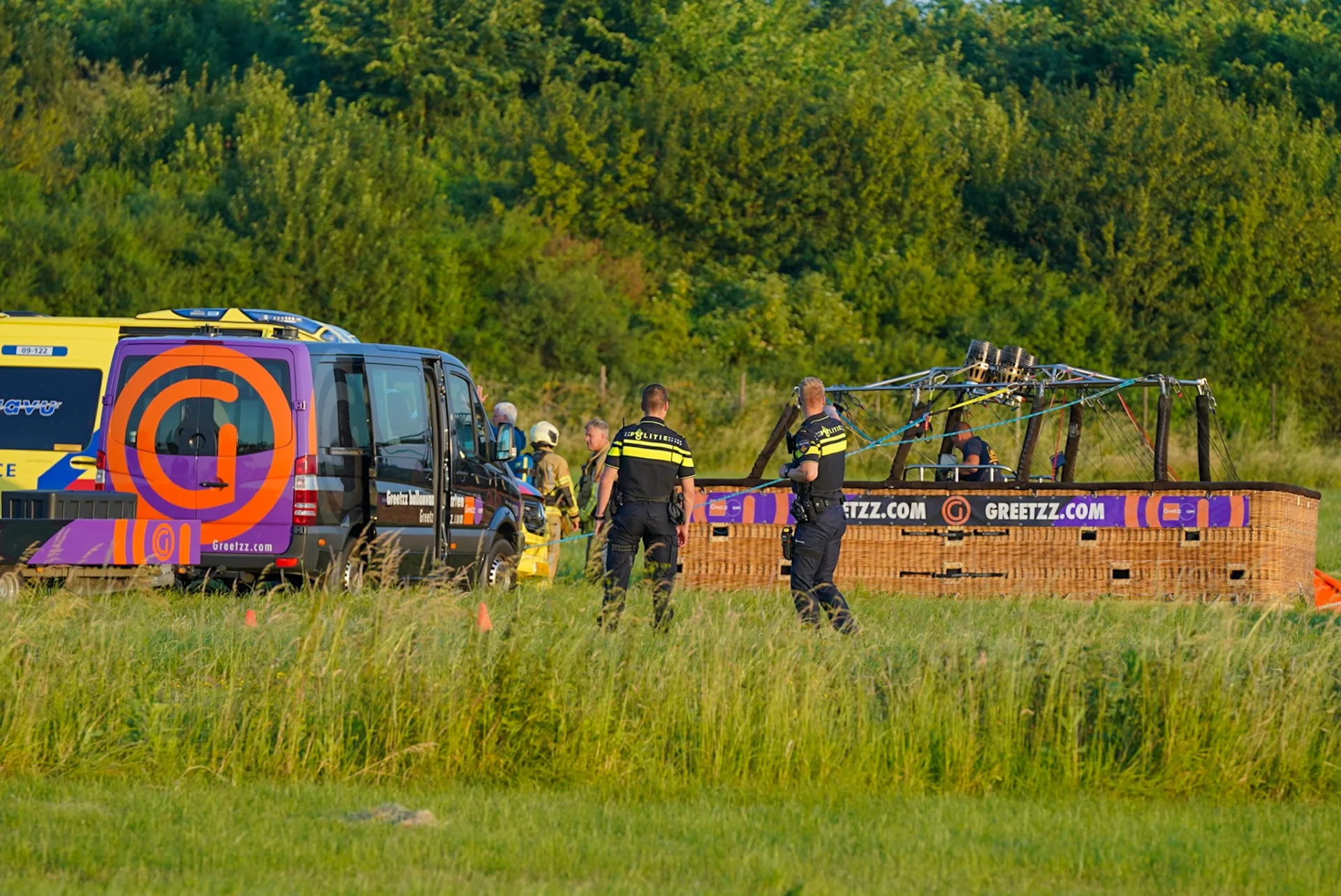 Vrouw raakt gewond na beknelling onder luchtballonmand in Houten
