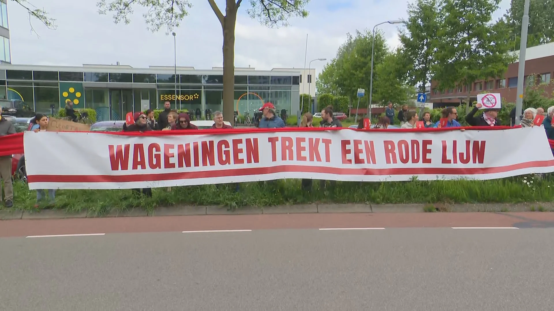 Honderden activisten demonstreren in Wageningen: 'Trek een rode lijn'