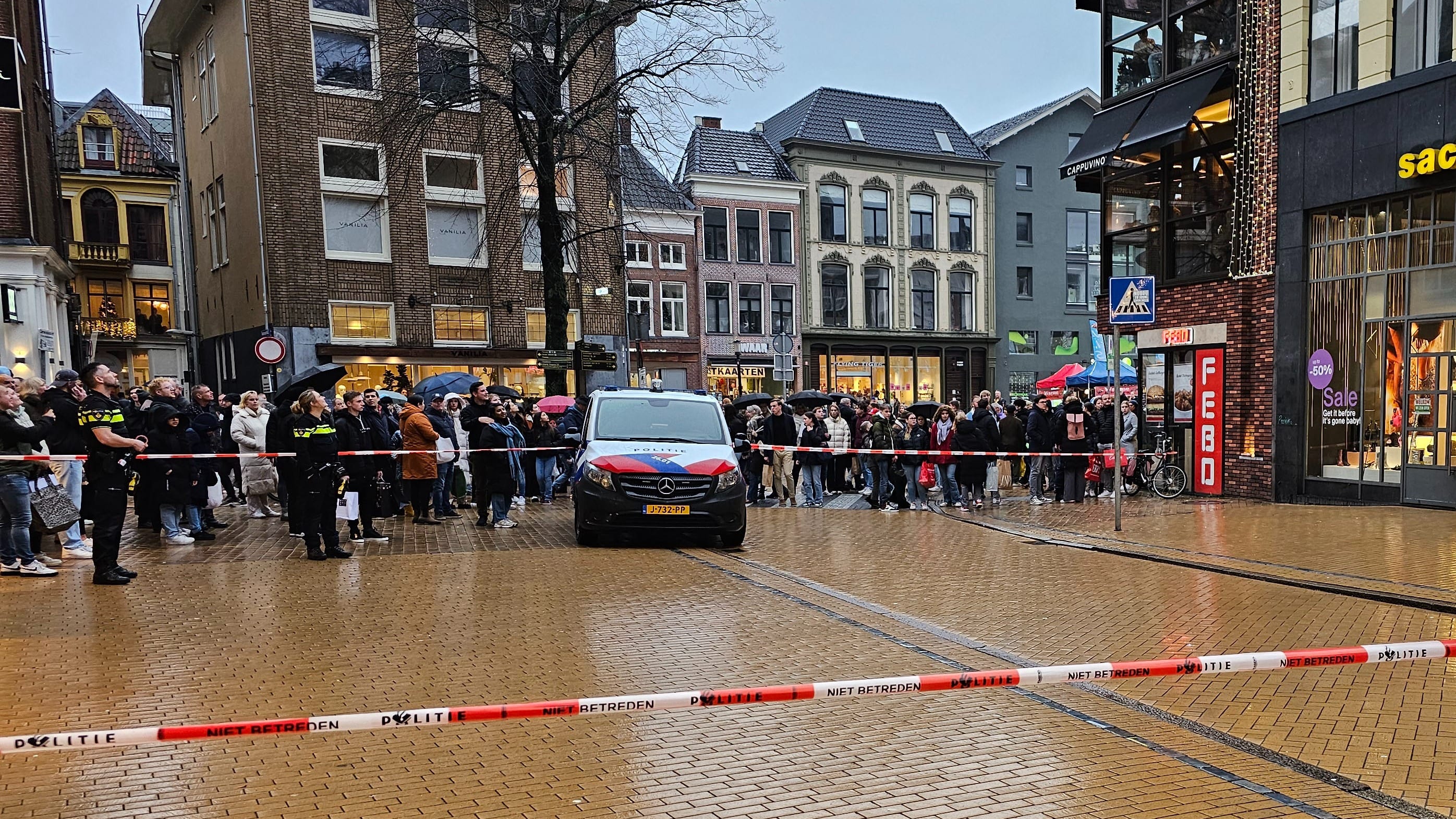 Winkelend publiek in Groningen mogelijk bekogeld met vuurwerk