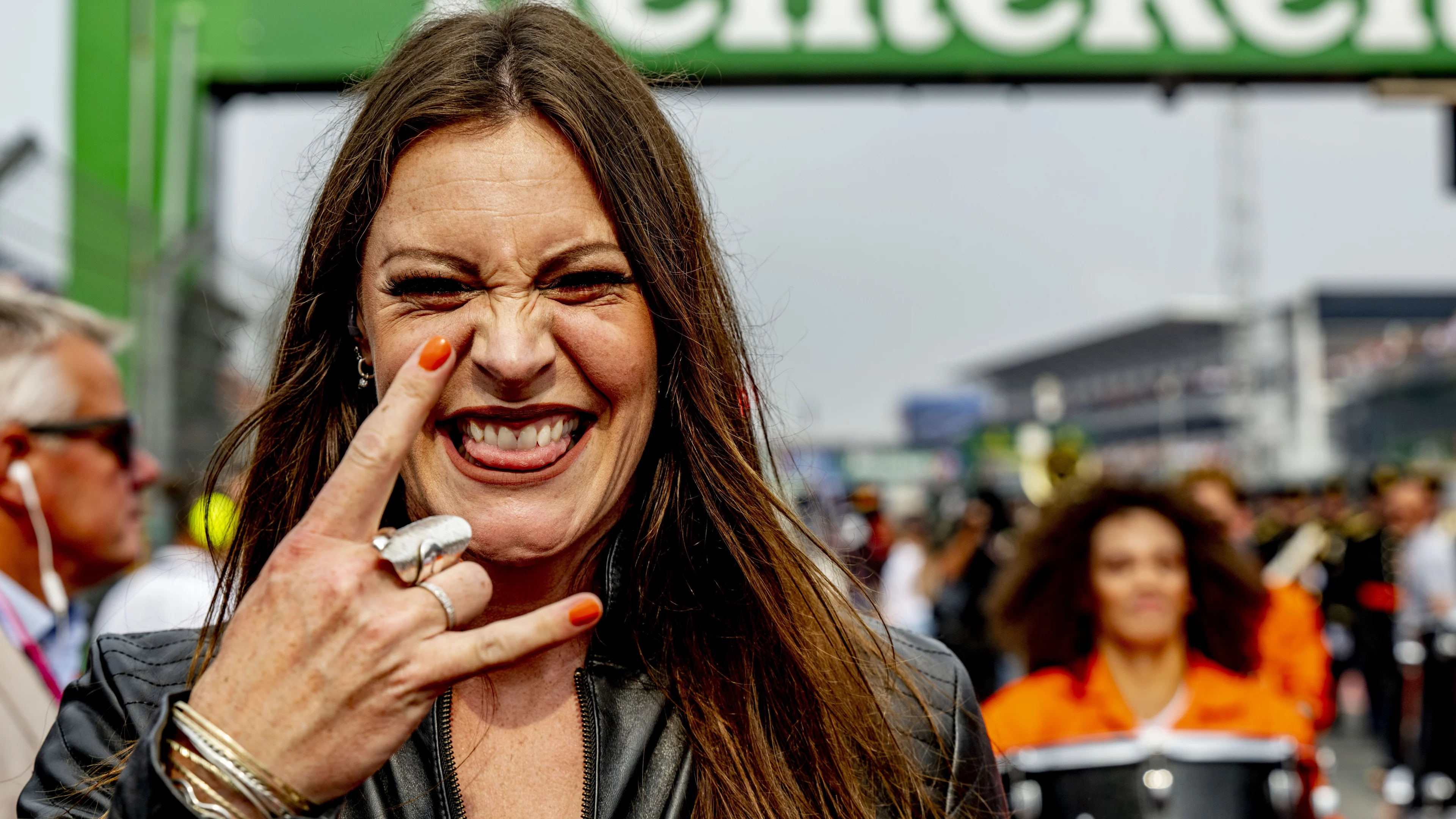Enorme opluchting bij Floor Jansen: 'Alles wat kanker is, is weggenomen'