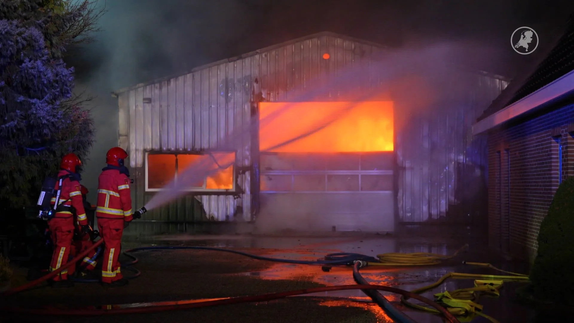 NL-Alert om veel rook bij grote brand in loods